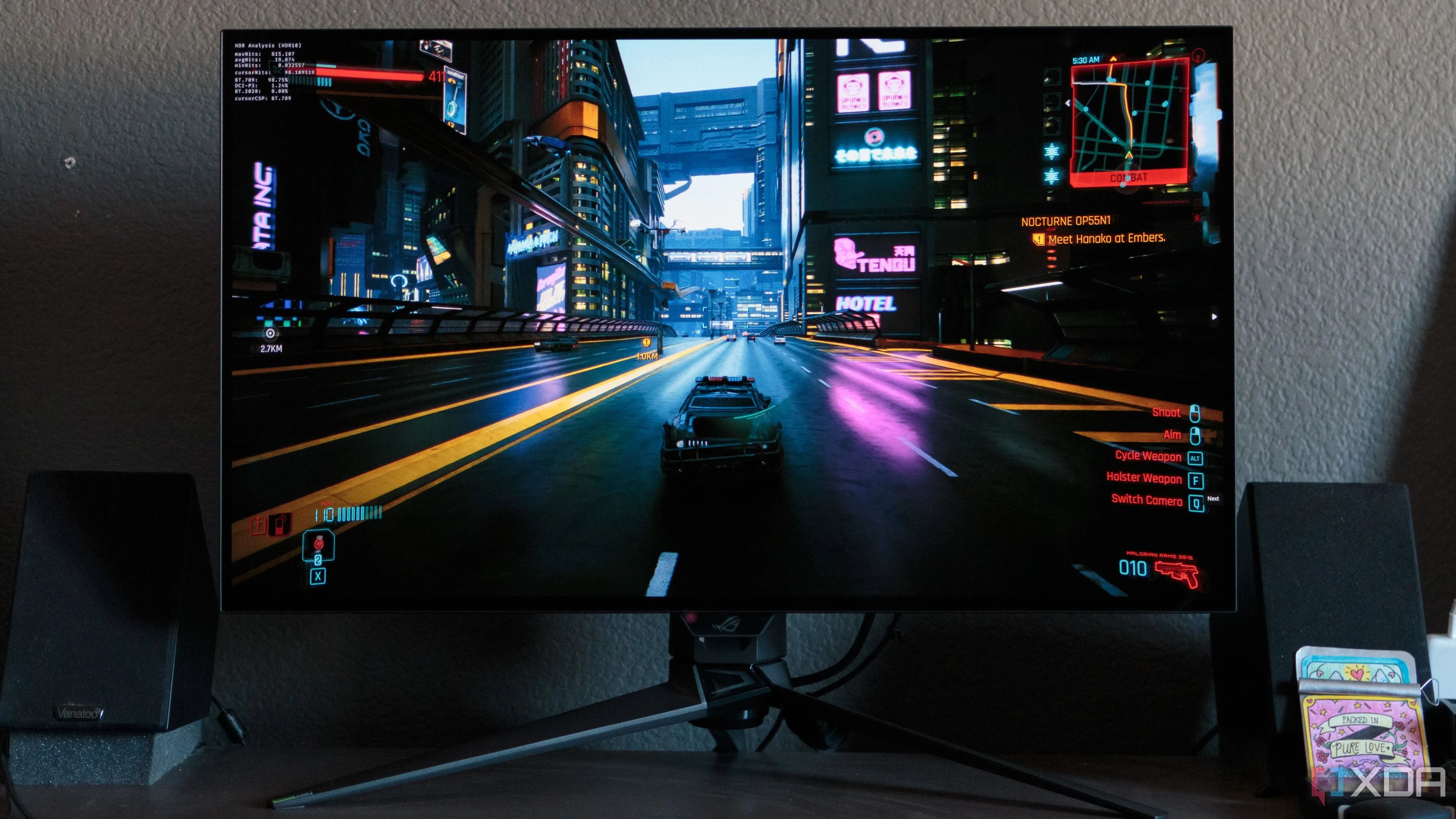 Cảnh đua xe đồ họa cao trên màn hình chơi game ASUS ROG PG32UCDP