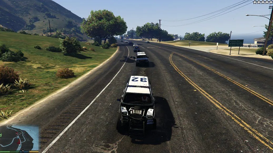 Cảnh sát LSPD truy đuổi tội phạm theo đội hình chân thực với mod Realistic Dispatch trong GTA V