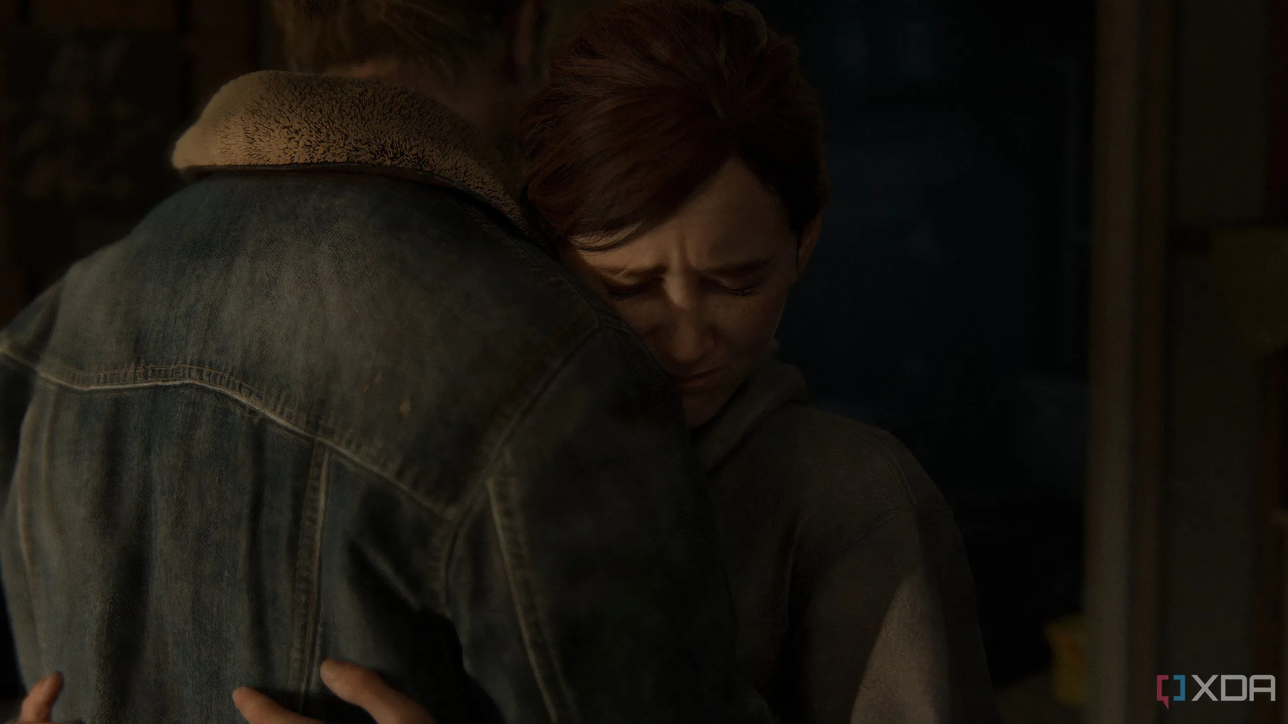 Cảnh trong The Last of Us Part II Remastered trên PC, Ellie ôm Tommy trong một khoảnh khắc xúc động.