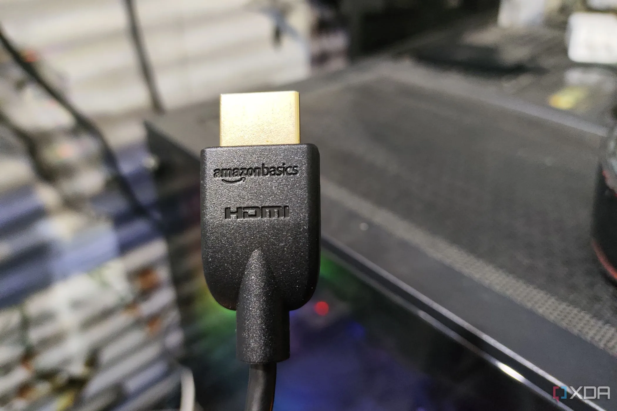 Cáp HDMI kết nối với máy tính cá nhân