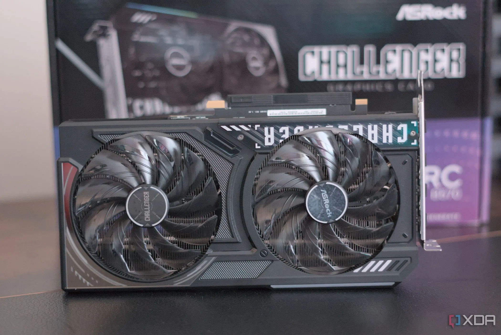 Card đồ họa ASRock Arc B570 Challenger, đại diện cho thành công ban đầu của Intel trong thị trường GPU