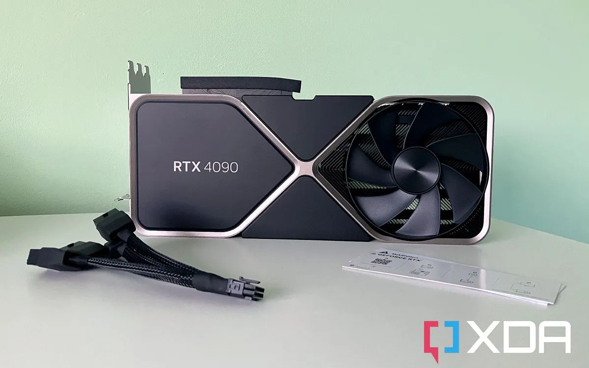Card đồ họa Nvidia GeForce RTX 4090 với các dây cáp nguồn