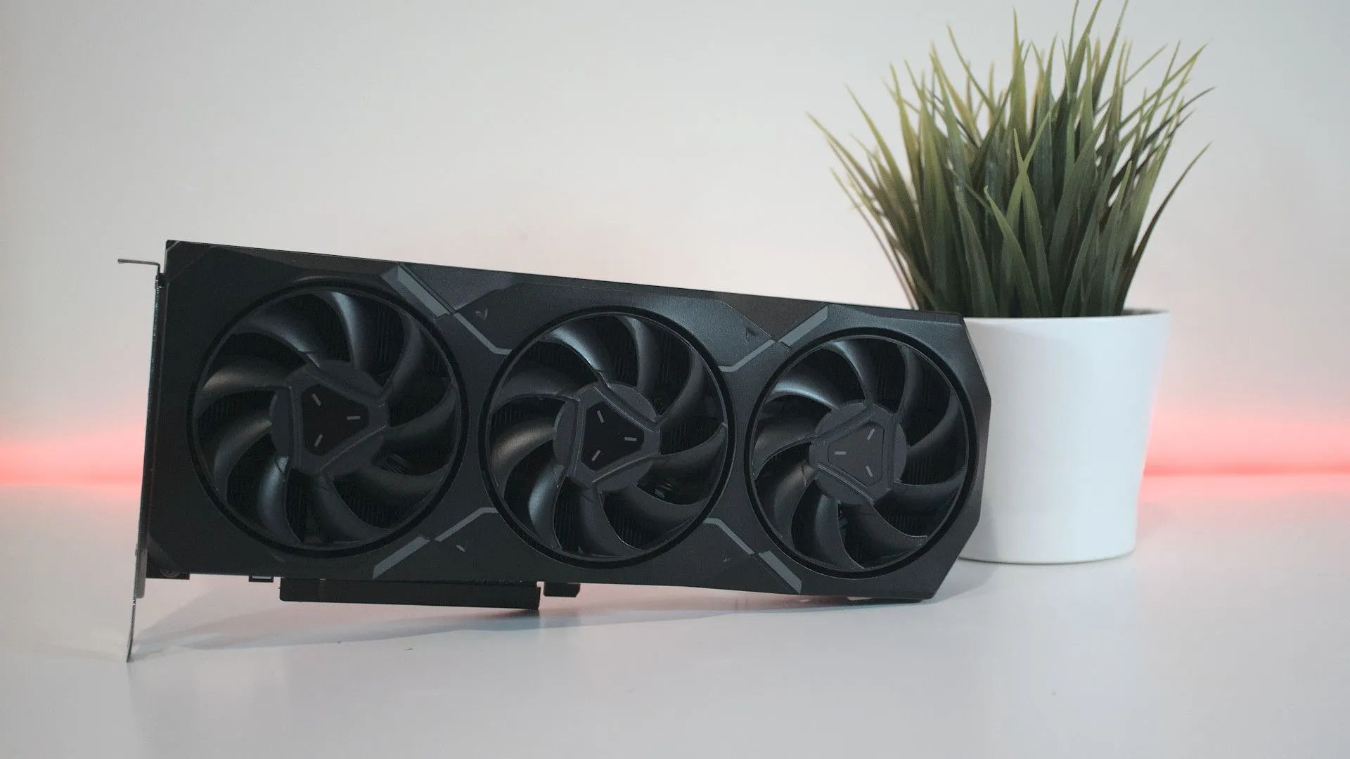 Card đồ họa tham chiếu AMD Radeon RX 7900 XT