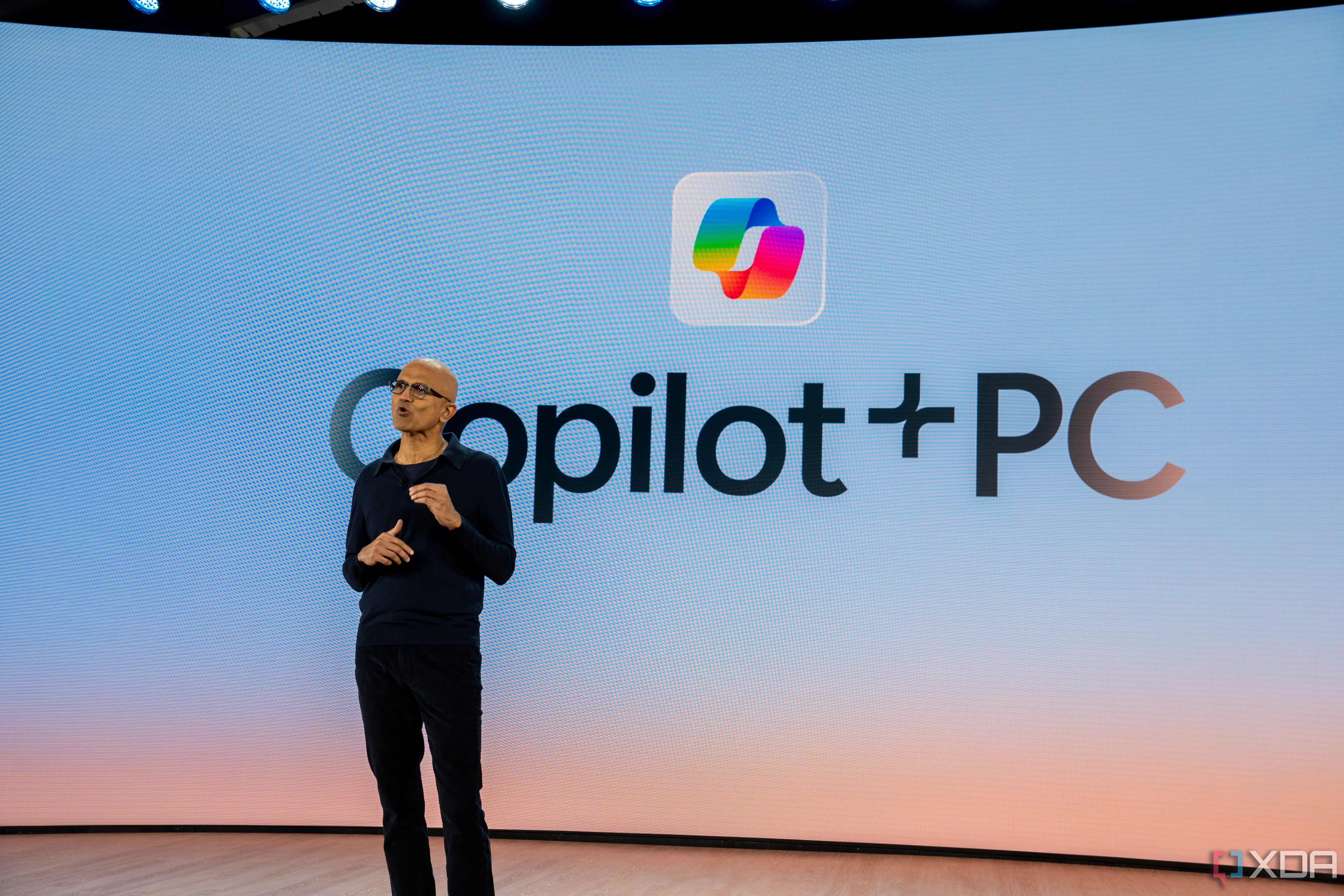 CEO Microsoft Satya Nadella giới thiệu Copilot+, một tính năng AI đột phá trên Windows, thể hiện tầm nhìn tương lai của công nghệ cá nhân