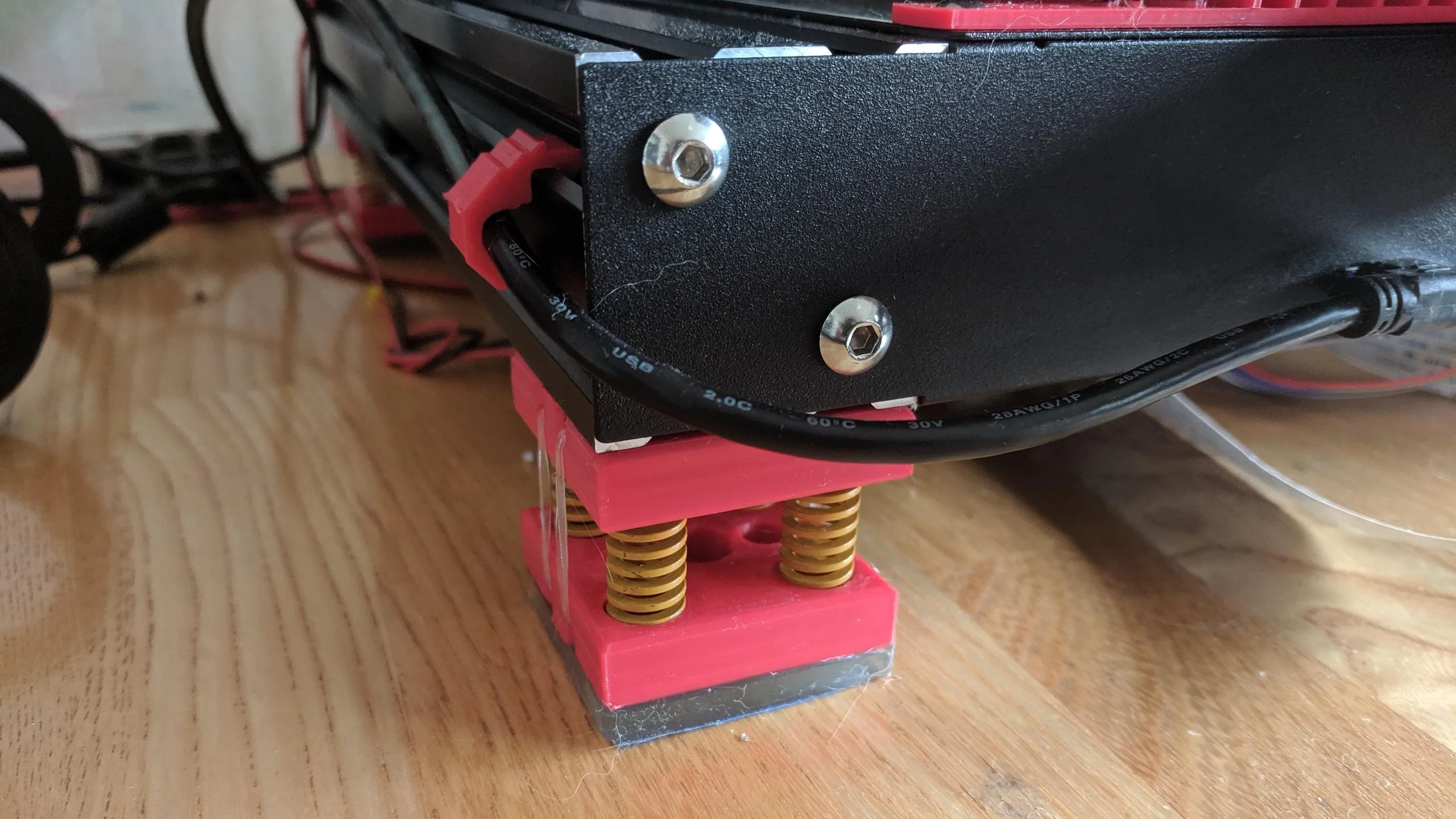 Chân đệm giảm rung cho máy in 3D được tái chế từ bản in lỗi, giúp cố định thiết bị và giảm tiếng ồn hiệu quả.