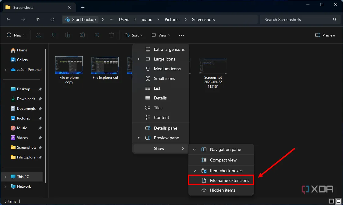Chế độ xem File Explorer trên Windows 11 với tùy chọn "Hiển thị đuôi tên tệp" được đánh dấu