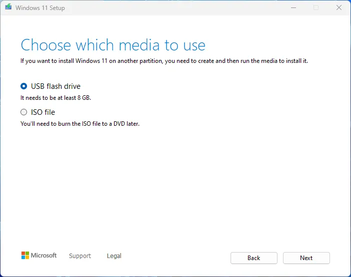 Công cụ tạo phương tiện cài đặt Windows 11 với tùy chọn sử dụng ổ đĩa flash USB hoặc tệp ISO