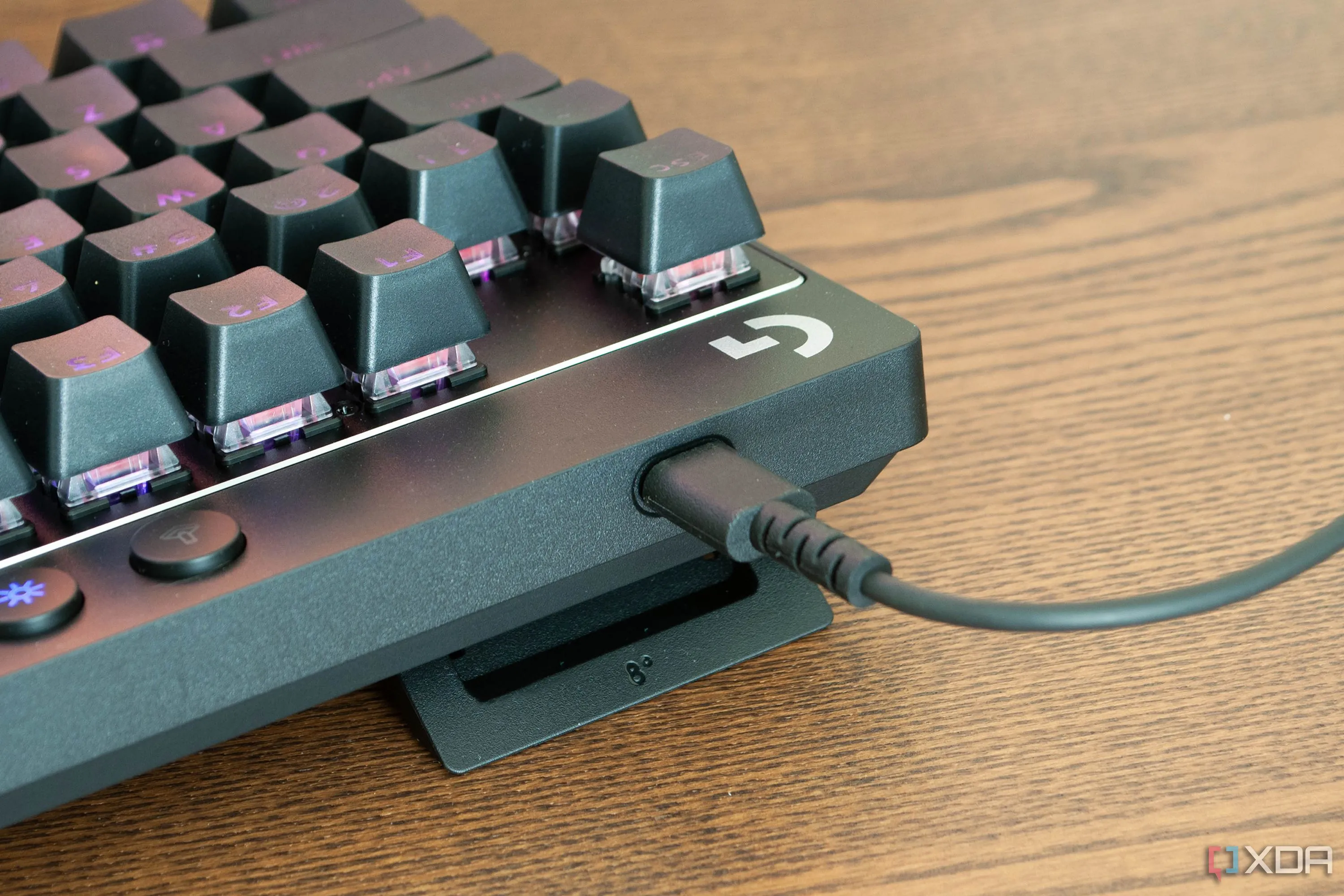 Cổng USB-C trên bàn phím Logitech Pro X TKL Rapid cho thấy sự phổ biến của USB