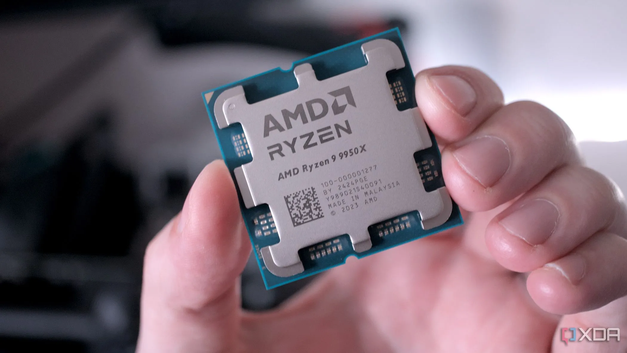 CPU AMD Ryzen 9 9950X trên tay