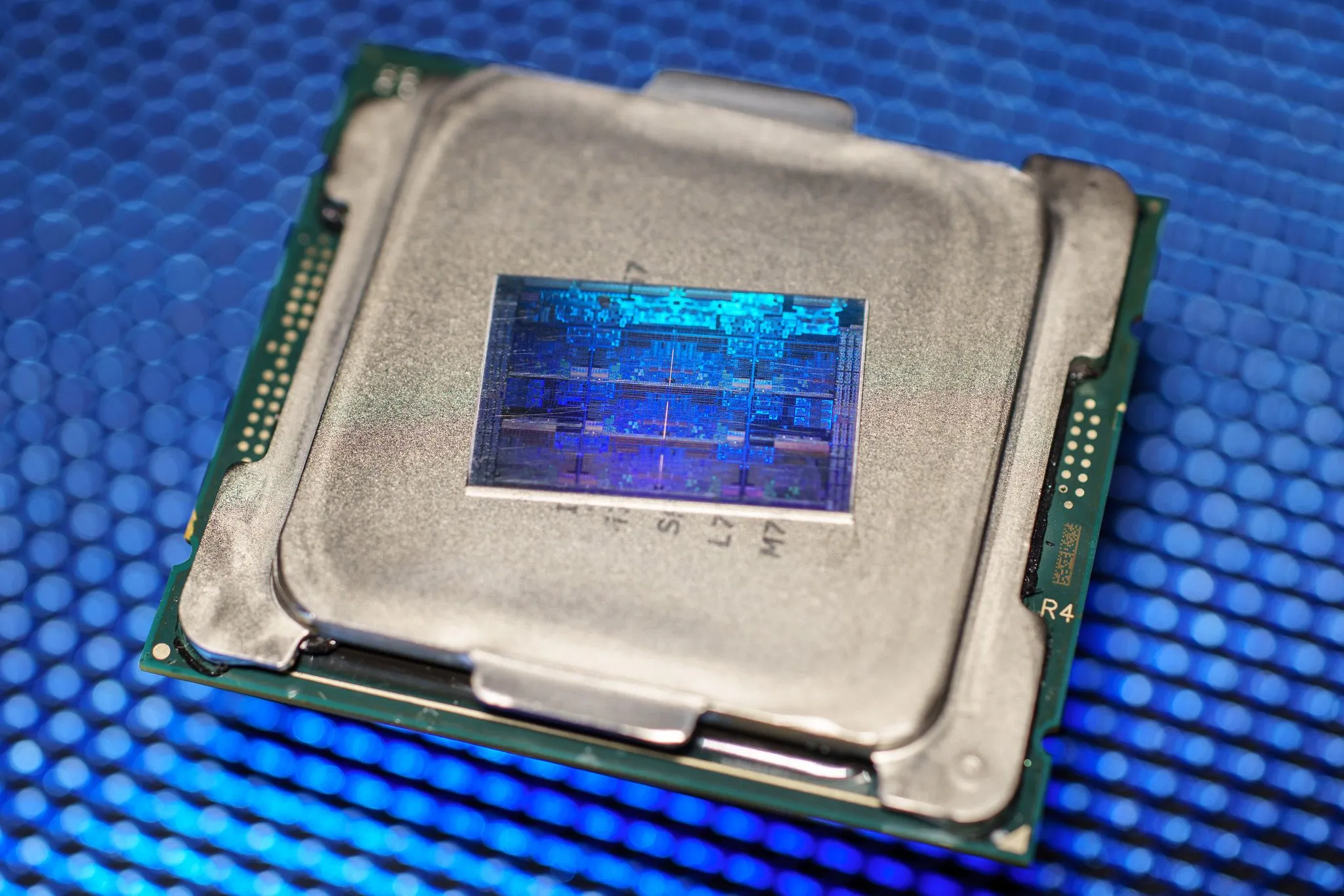 CPU Intel đã delid với IHS được tháo rời