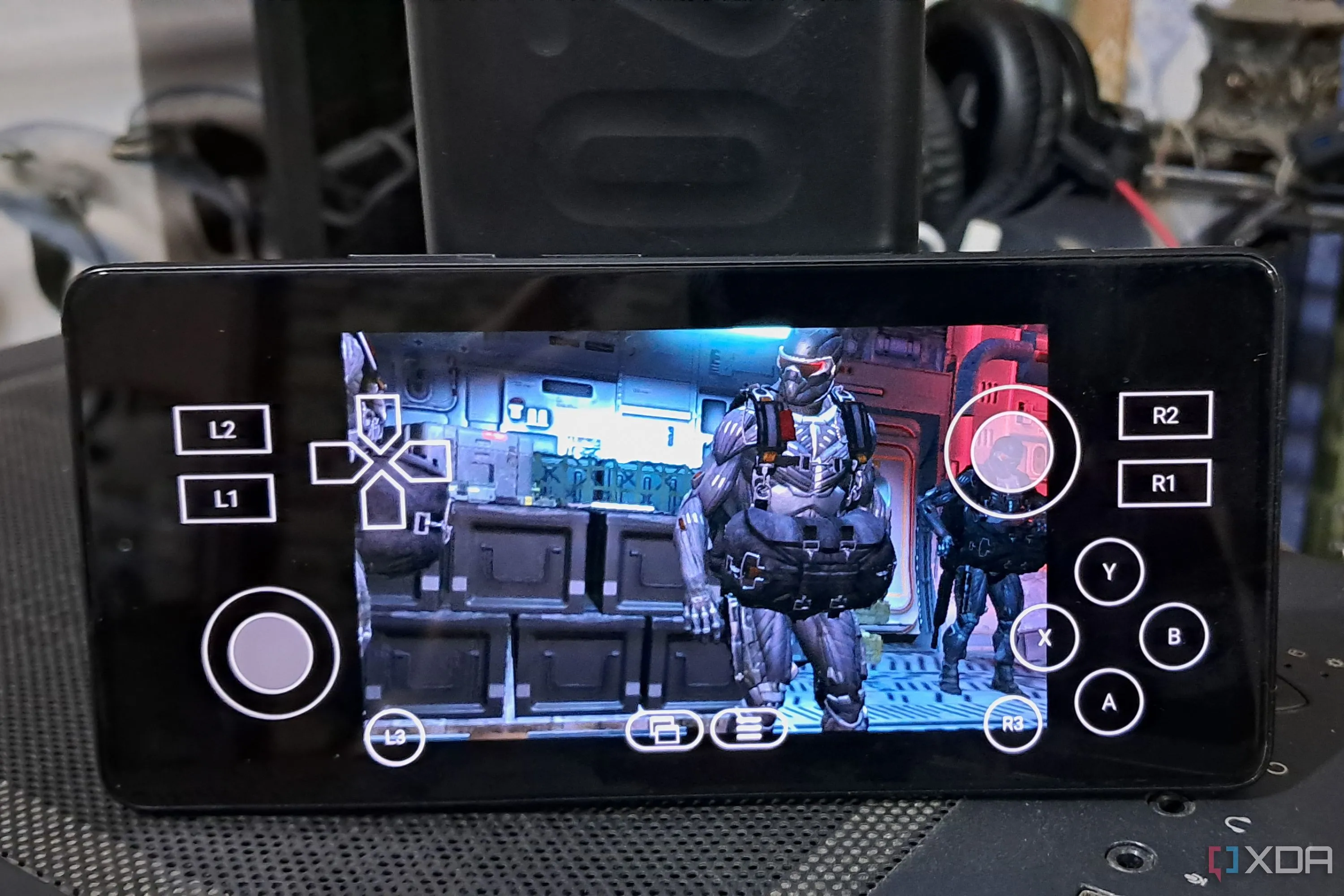 Điện thoại Poco F5 chạy tựa game Crysis qua ứng dụng Winlator, minh chứng chơi game PC trên Android.
