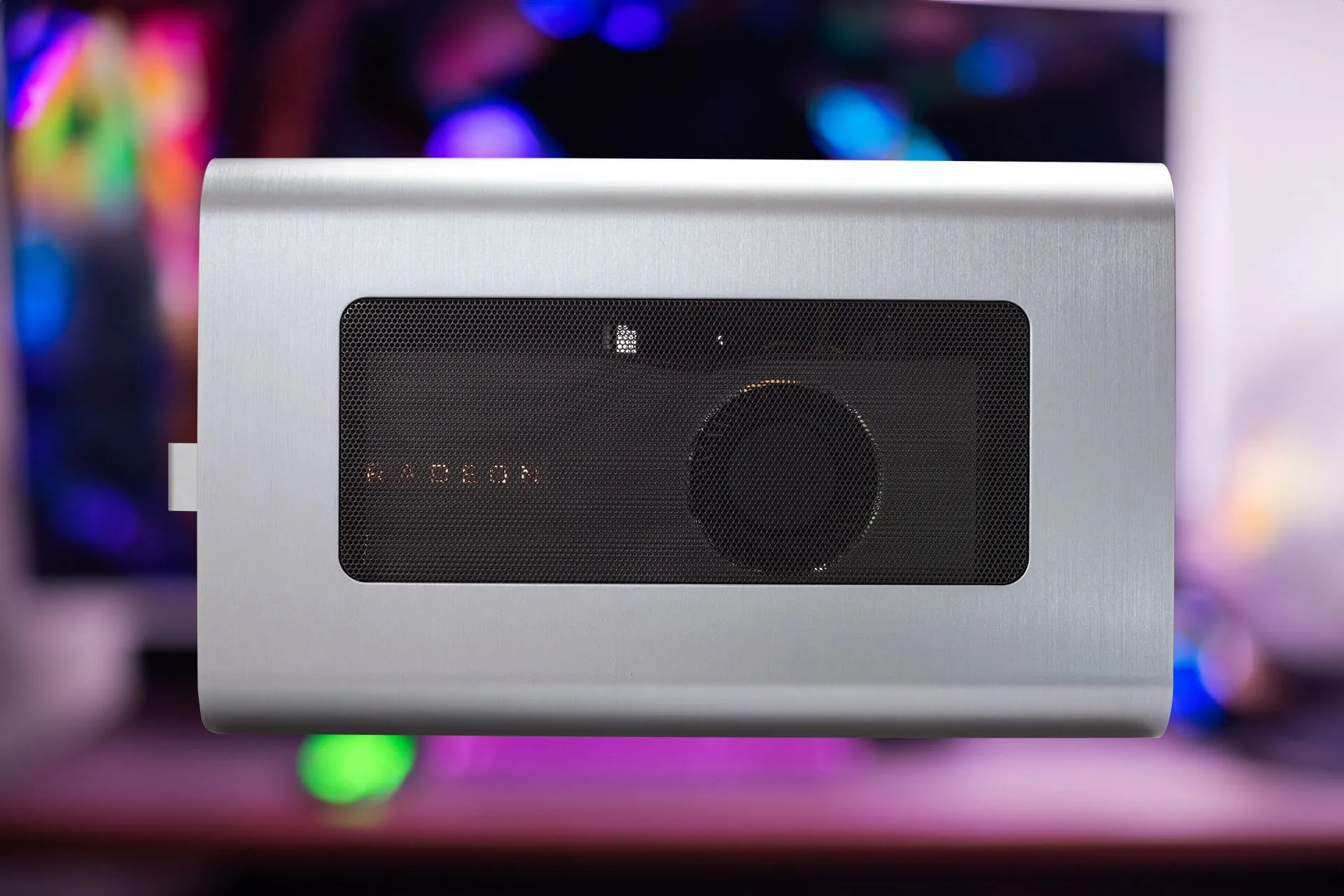 Dock eGPU Mantiz Saturn với thiết kế nổi bật