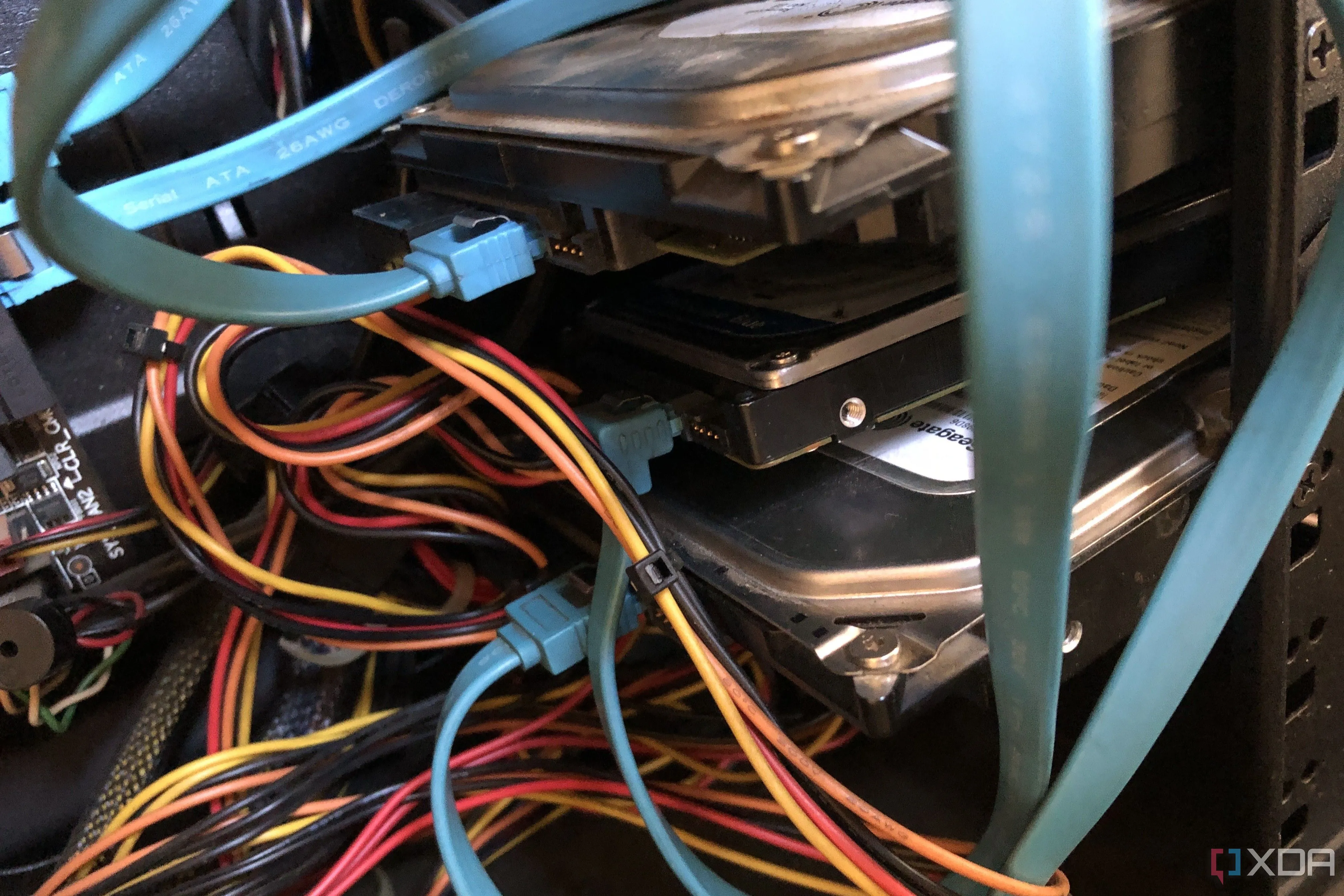 Gắn ổ cứng HDD vào máy tính để bàn