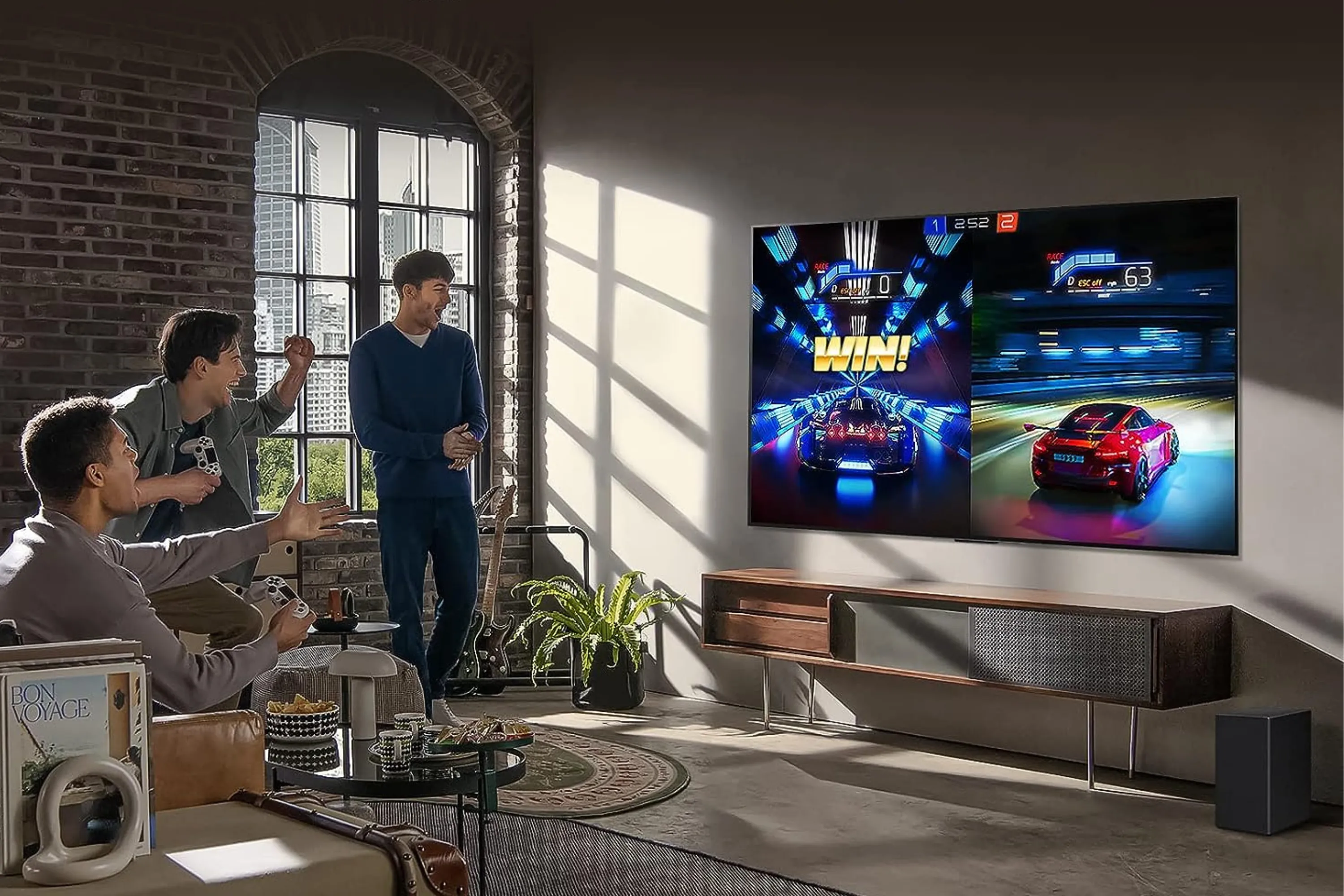 Gia đình giải trí trên TV LG G3 OLED gắn tường kích thước lớn