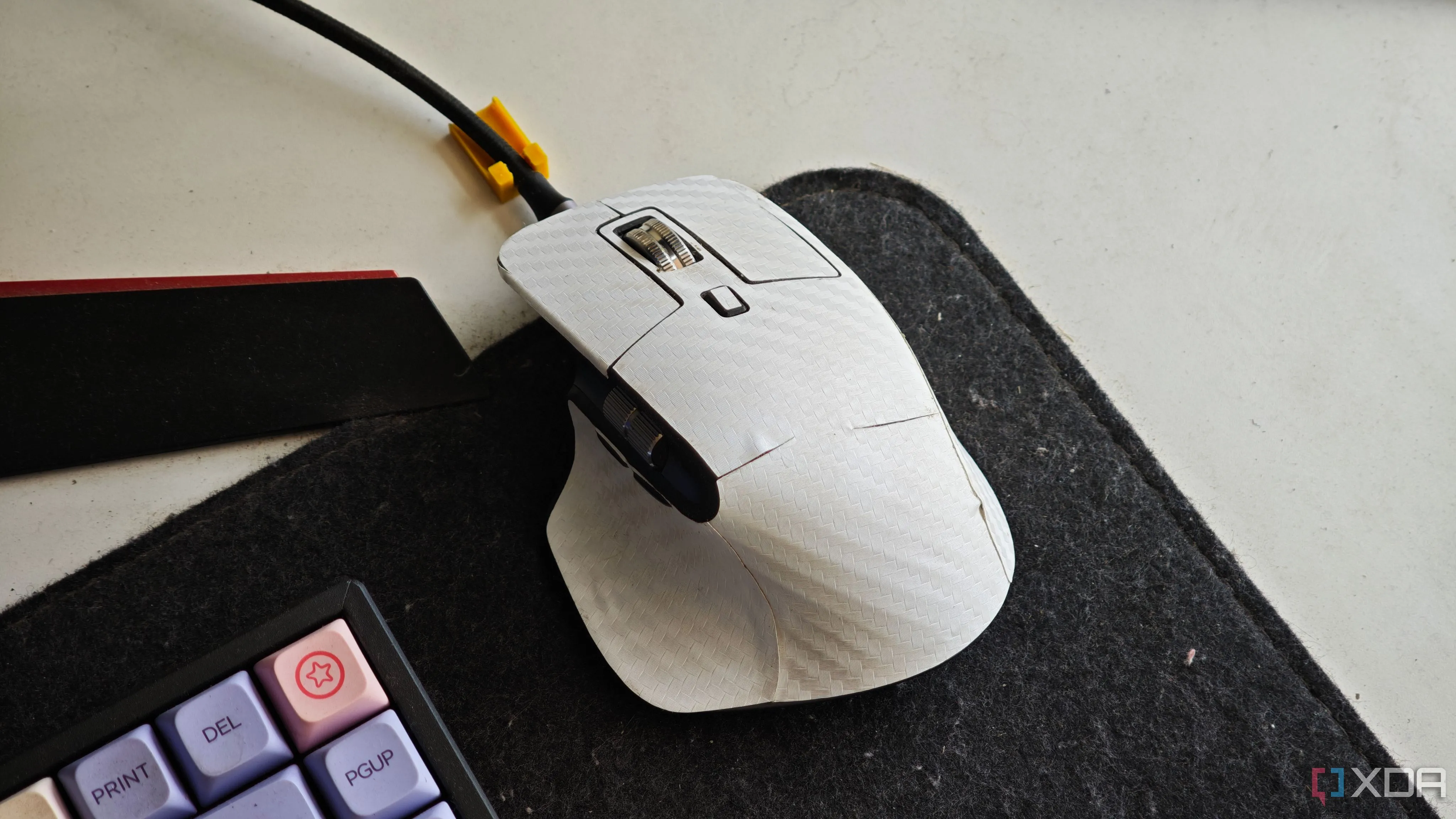 Giá đỡ cáp sạc USB-C cho Logitech MX Master 3
