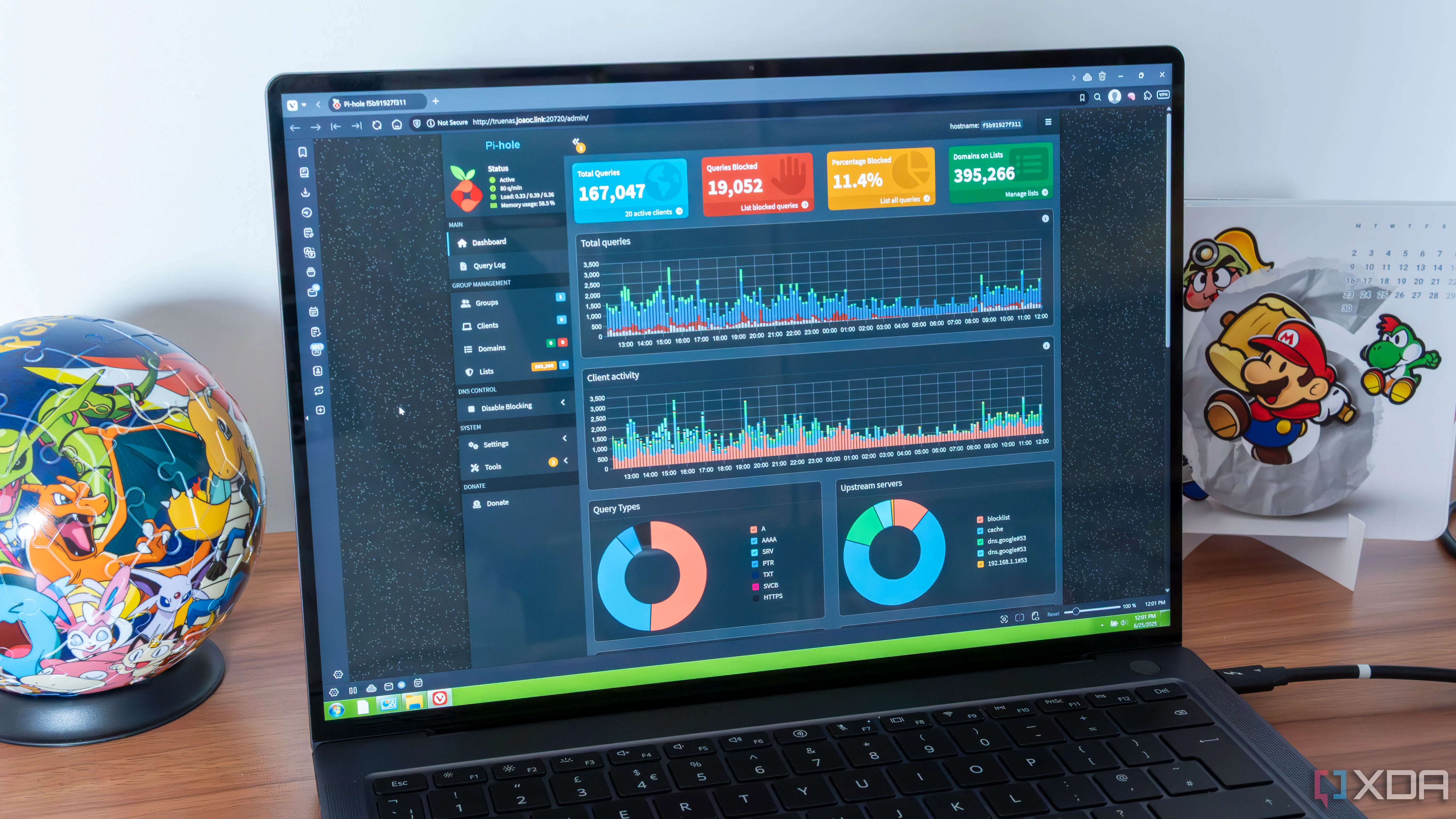 Giao diện bảng điều khiển Pi-hole hiển thị trên trình duyệt của máy tính xách tay Windows, minh họa cho việc tự host DNS server