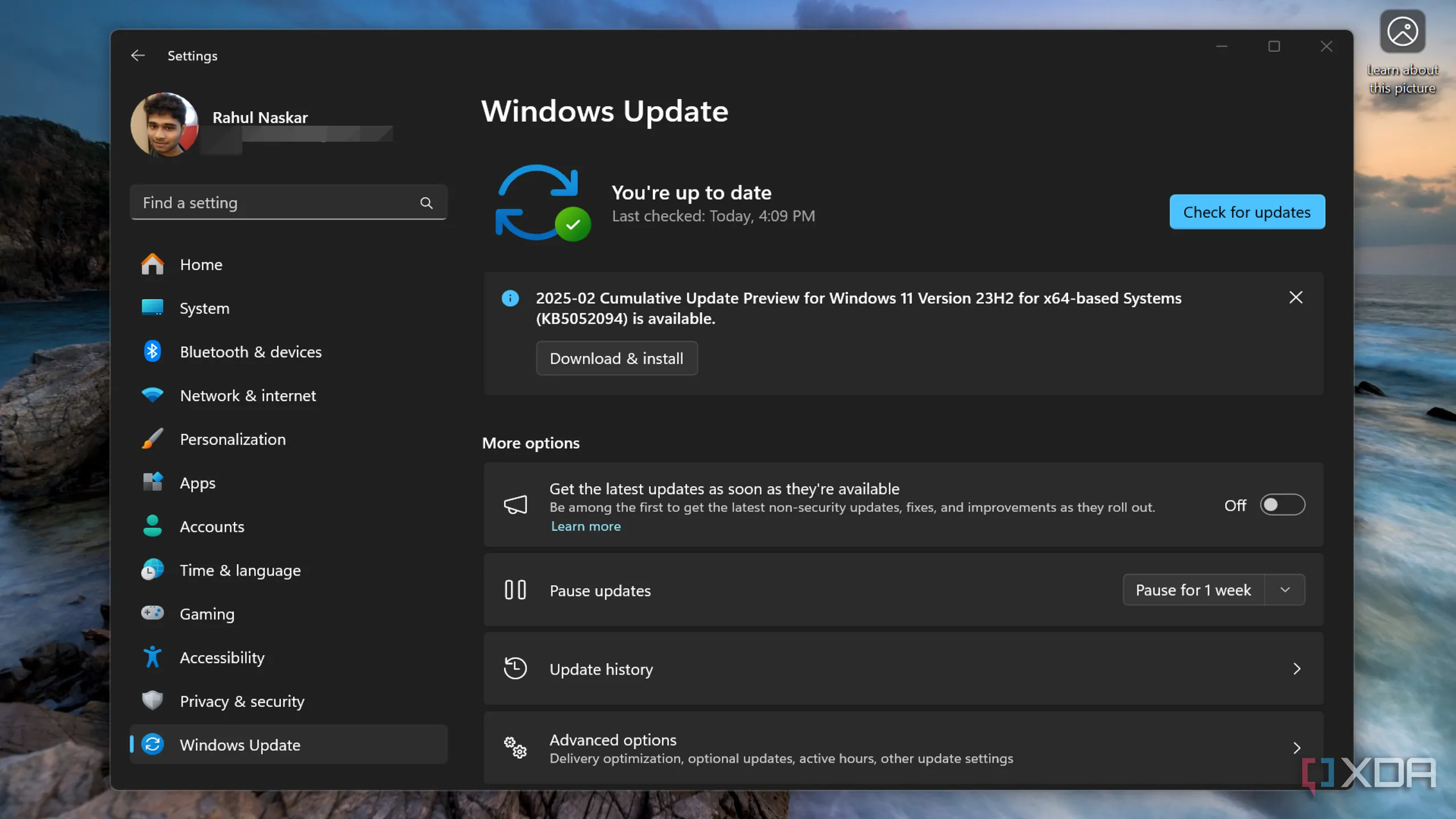 Giao diện cập nhật Windows 11 với thông tin bản vá KB5052093