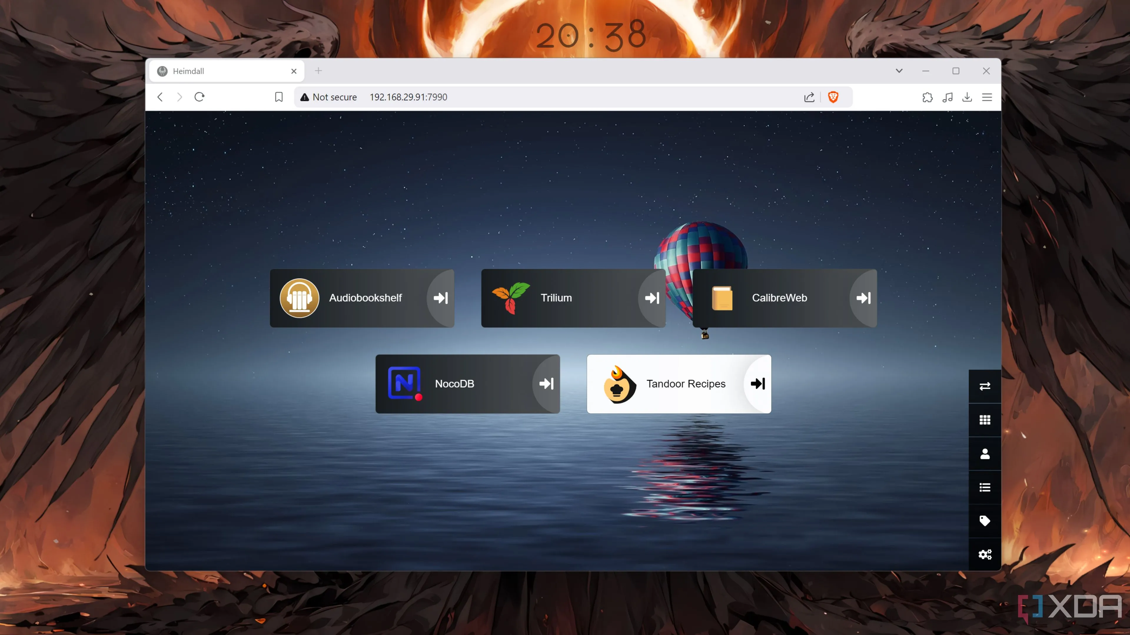 Giao diện dashboard Heimdall với nhiều ứng dụng được sắp xếp gọn gàng trên nền đen