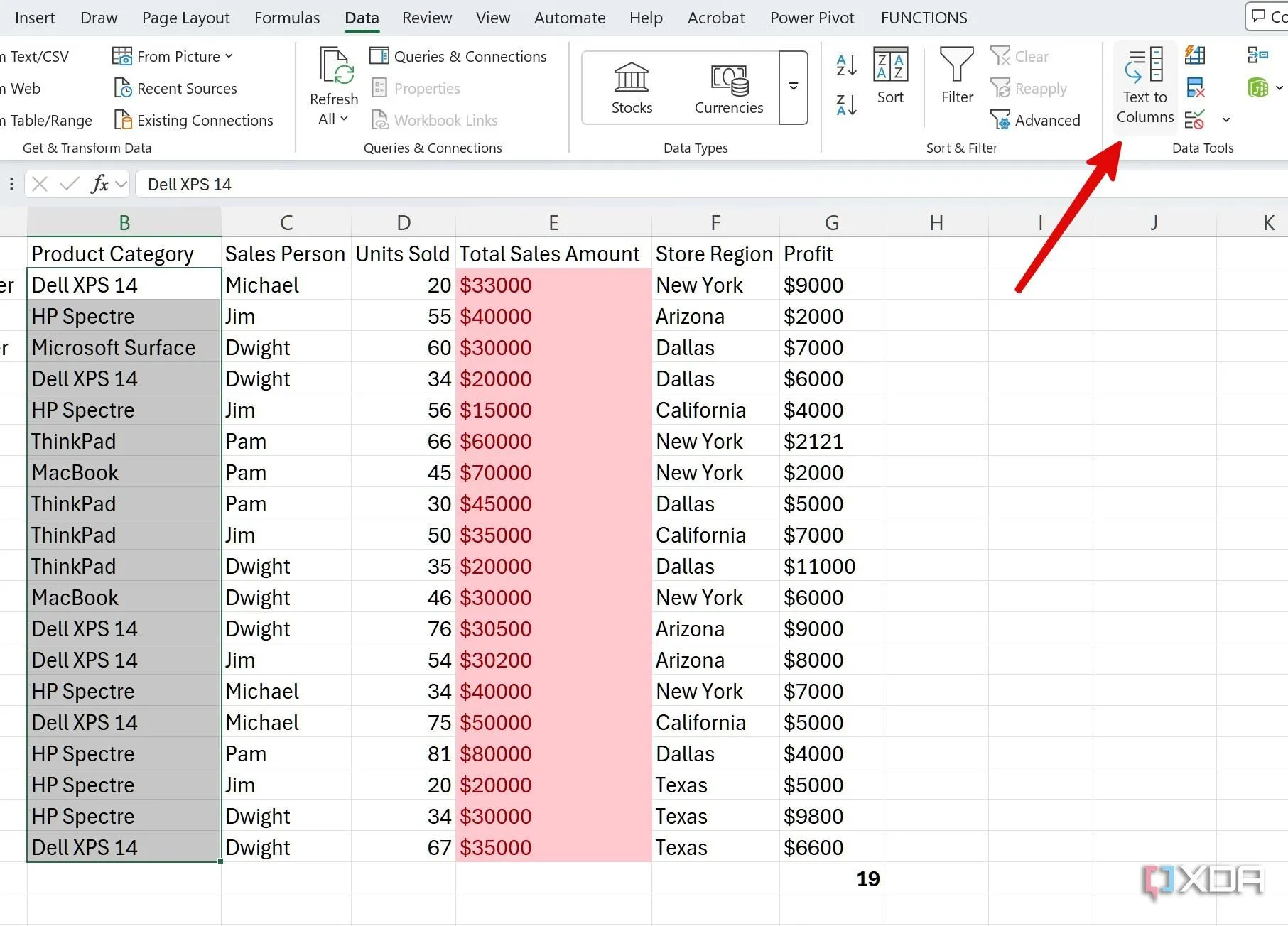 Giao diện Excel hiển thị tùy chọn Text to Columns (Chuyển văn bản thành cột) trong tab Data.