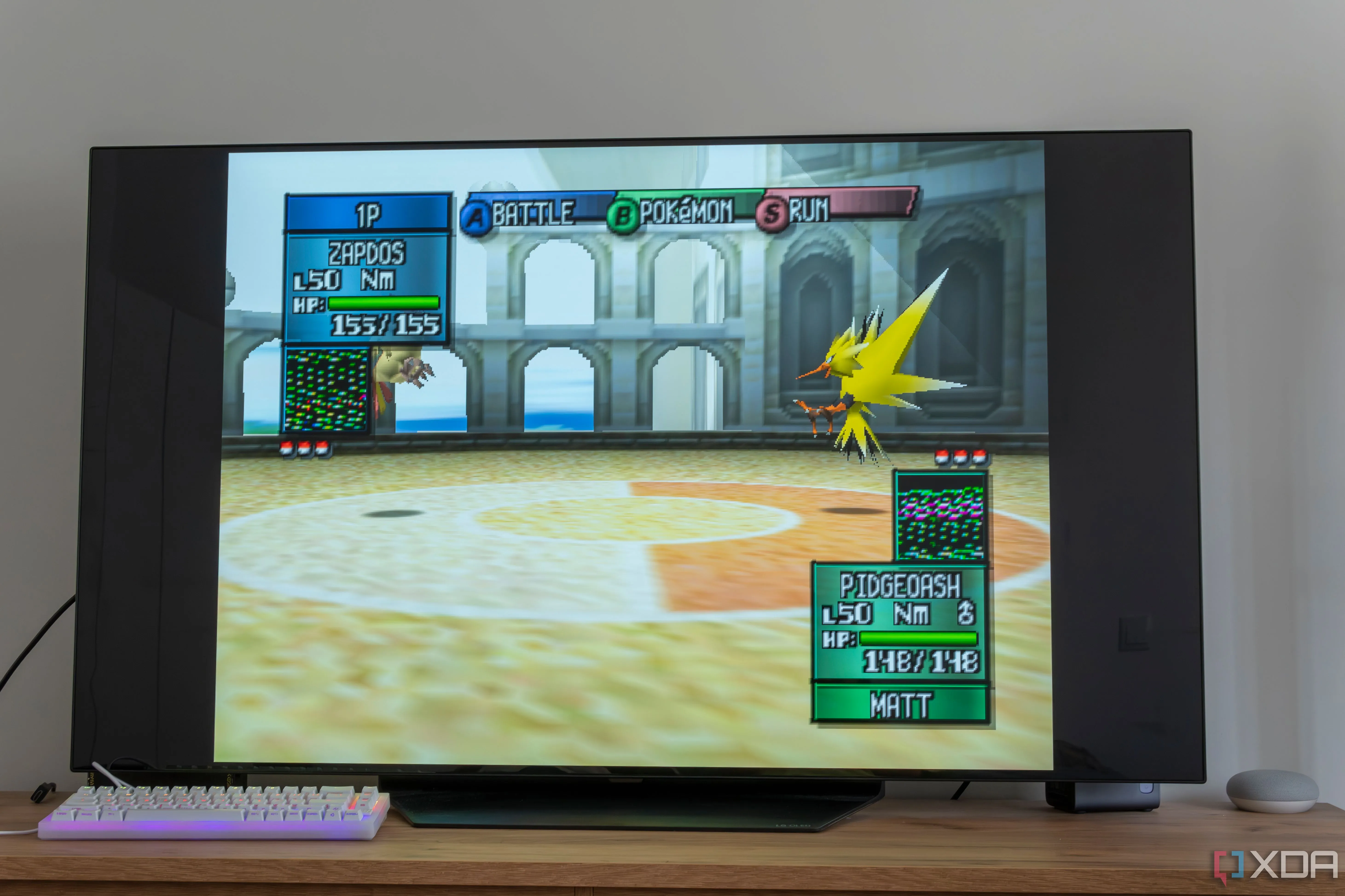Giao diện giả lập game retro trên màn hình TV, hiển thị game Pokémon Stadium 2 qua RetroArch
