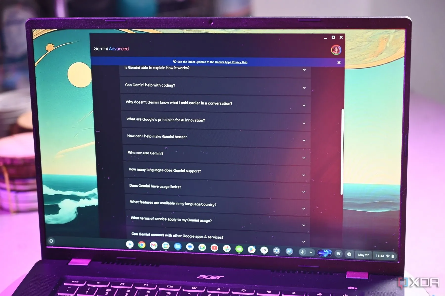Giao diện Google Gemini Advanced hiển thị trên màn hình laptop Acer Chromebook Plus 516 GE, minh họa cho trợ lý AI mới của Google
