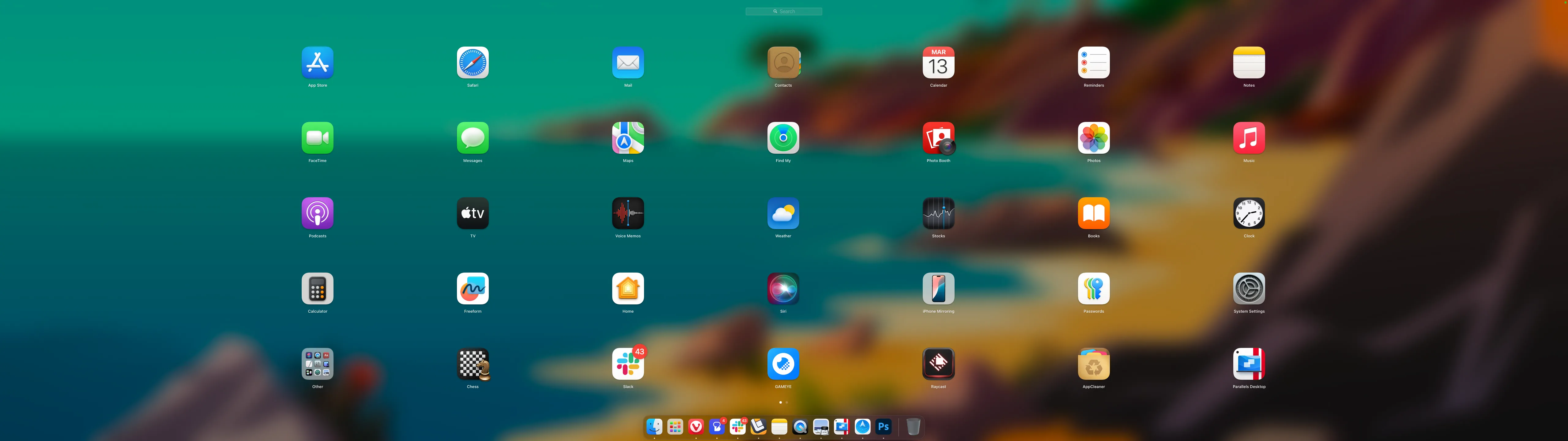 Giao diện Launchpad của macOS hiển thị trên màn hình ultrawide 32:9, cho thấy không gian trống lãng phí.