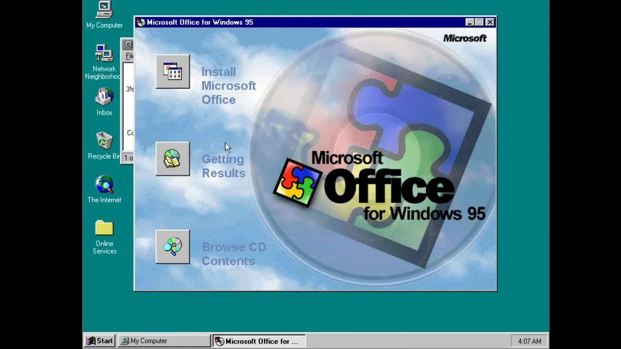 Giao diện Microsoft Office 95 đang chạy trên hệ điều hành Windows 95, minh họa bộ ứng dụng văn phòng của Microsoft