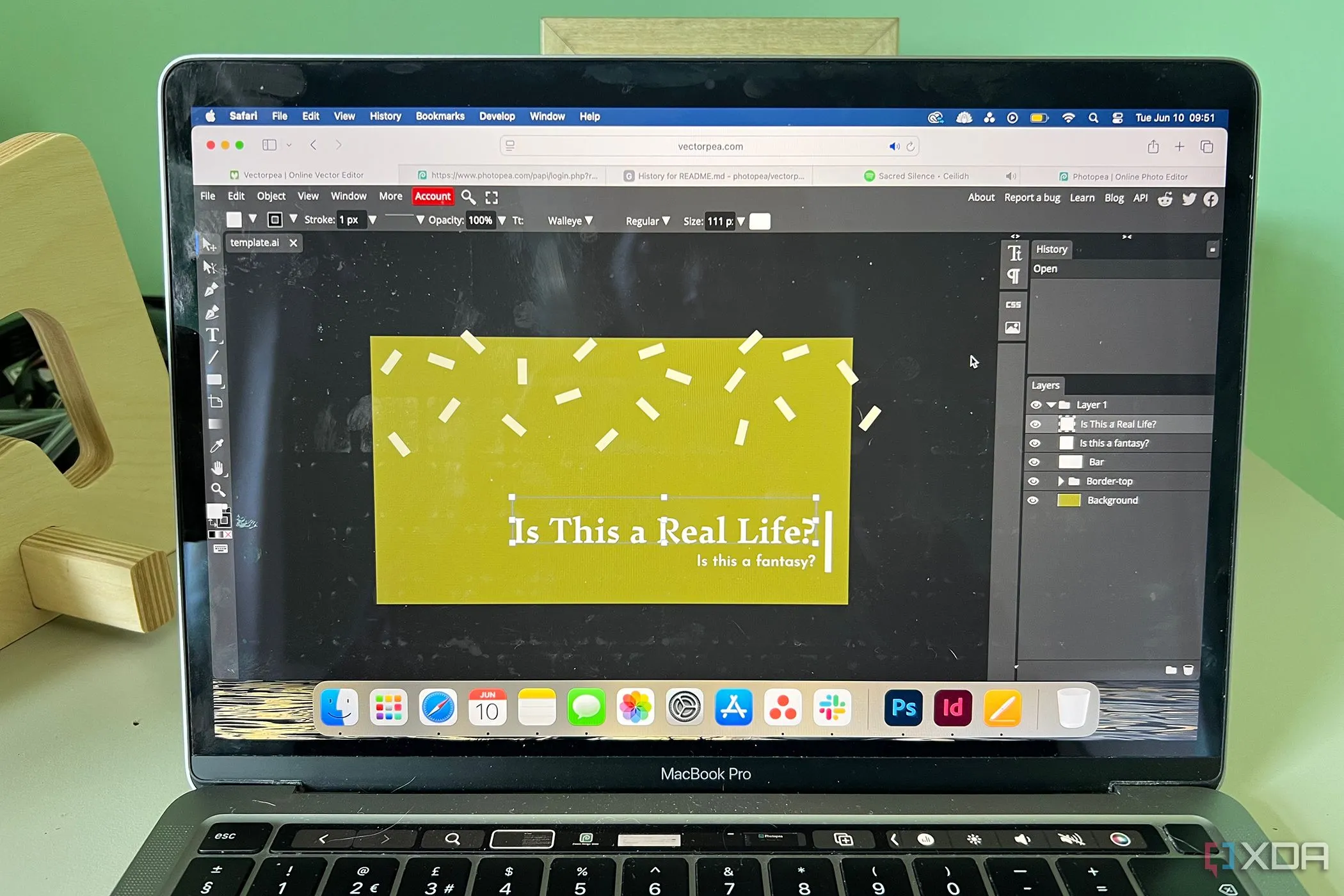 Giao diện người dùng của Vectorpea đang mở trên MacBook, thể hiện sự đơn giản và trực quan