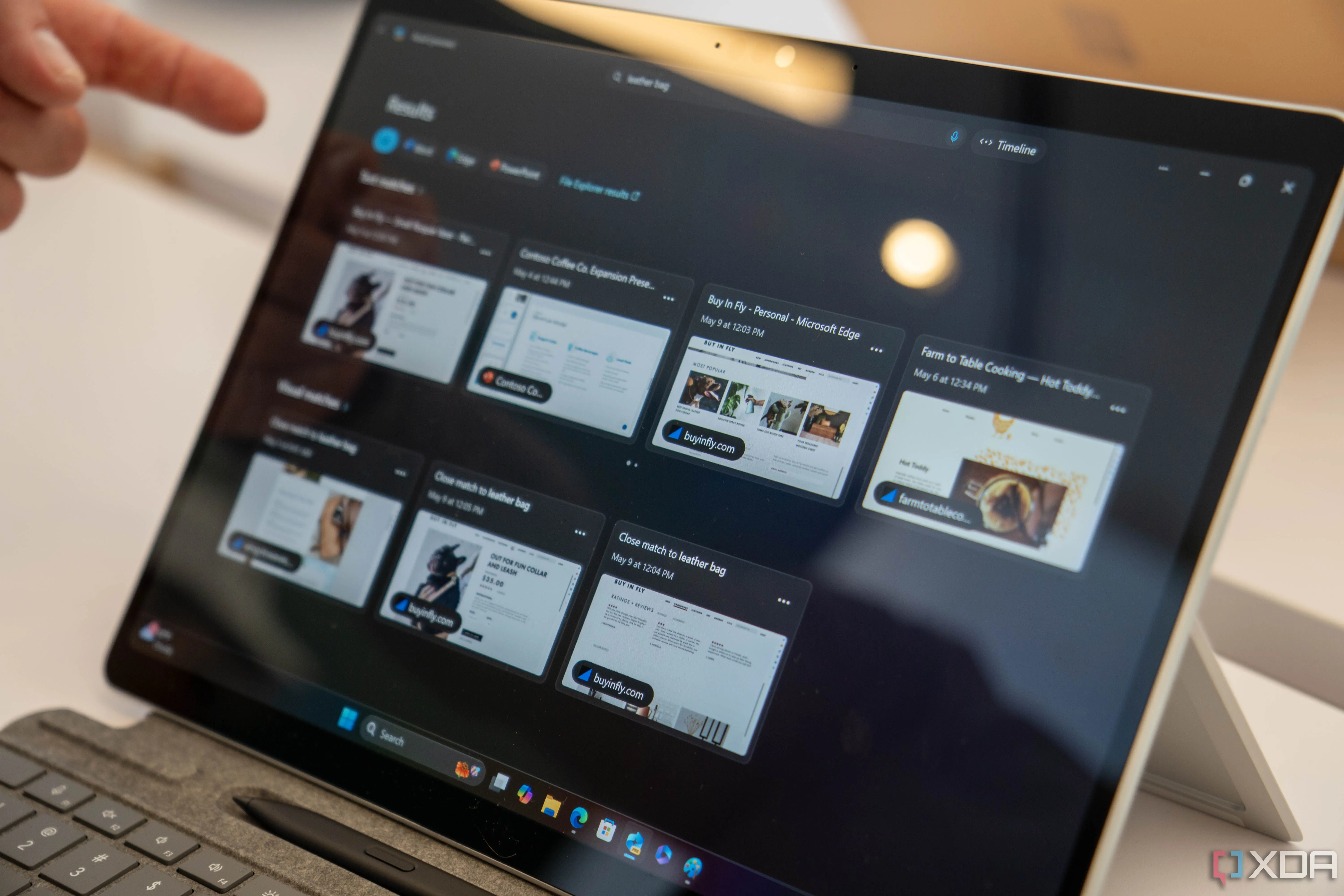 Giao diện tính năng Recall của Microsoft đang hoạt động trên thiết bị Copilot+ PC, minh họa khả năng tìm kiếm lịch sử hoạt động thông minh trên Windows 11