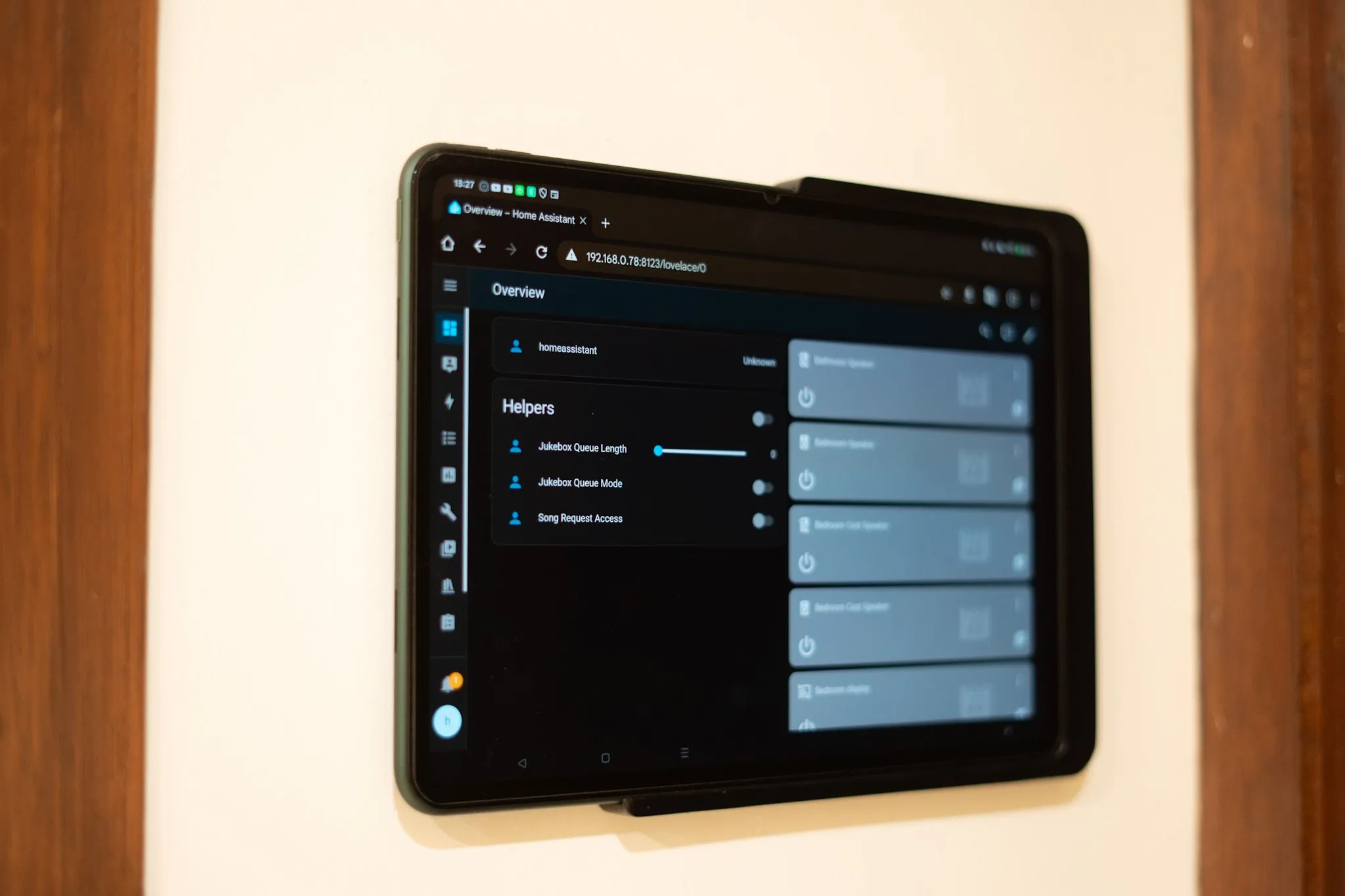 Giao diện trợ lý giọng nói AI cục bộ Home Assistant với các tùy chọn điều khiển nhà thông minh