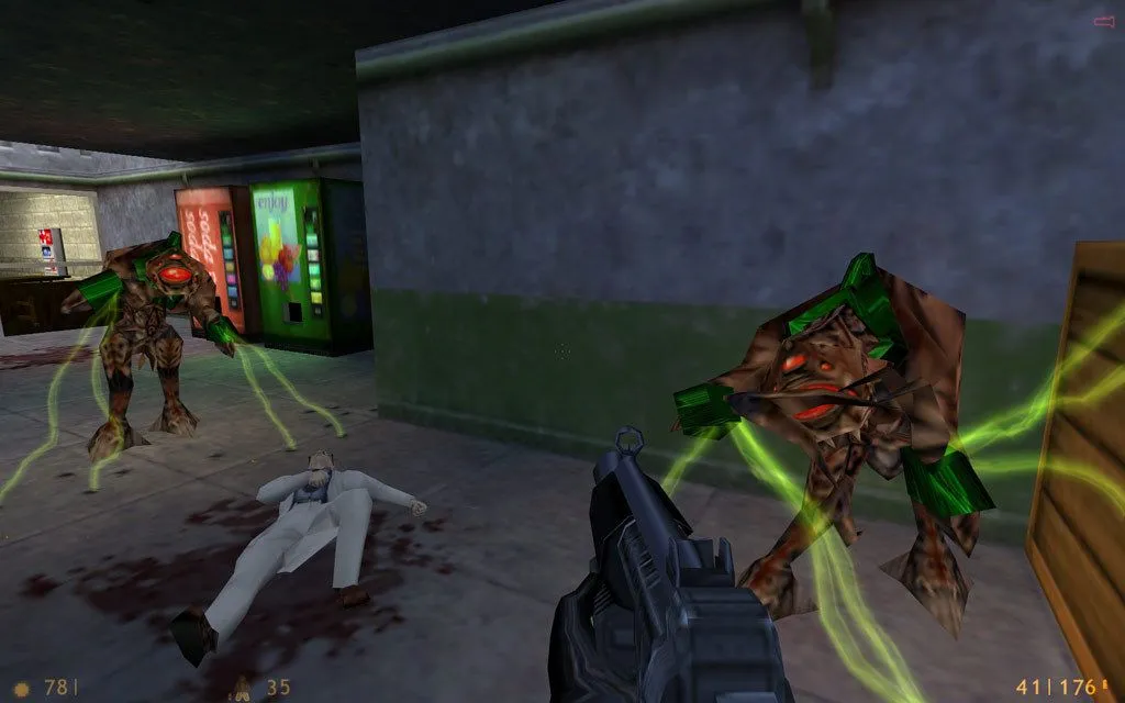 Gordon Freeman cầm xà beng đối mặt với quái vật trong Half-Life
