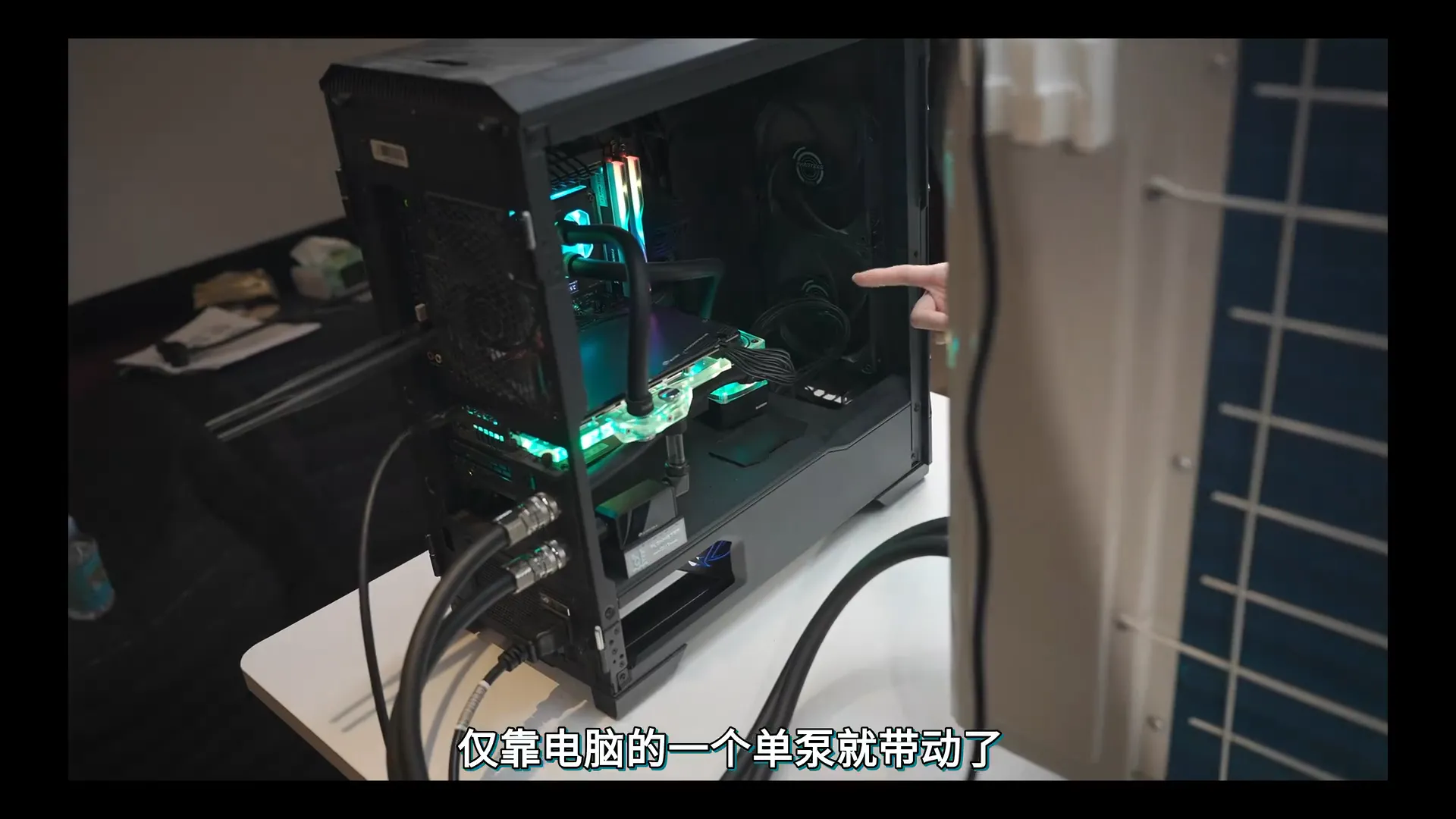 Hệ thống làm mát card đồ họa RTX 4090 bằng điều hòa không khí, đạt nhiệt độ 20 độ C