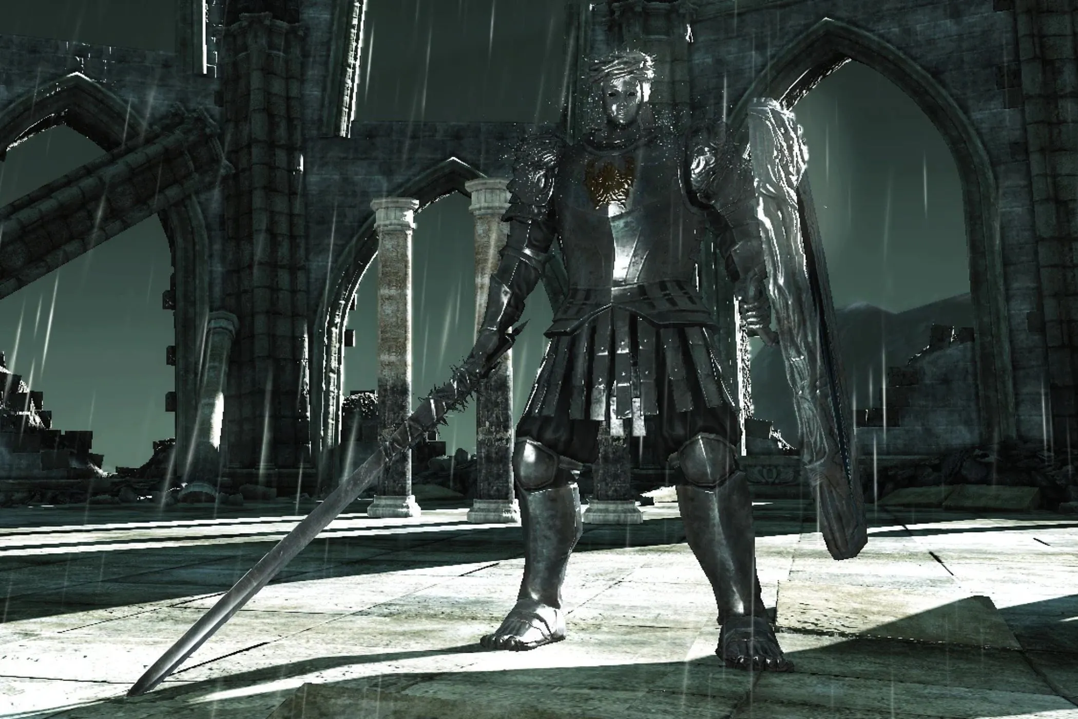 Hiệp Sĩ Gương từ Dark Souls 2 đứng trên nóc lâu đài, một boss Soulsborne độc đáo