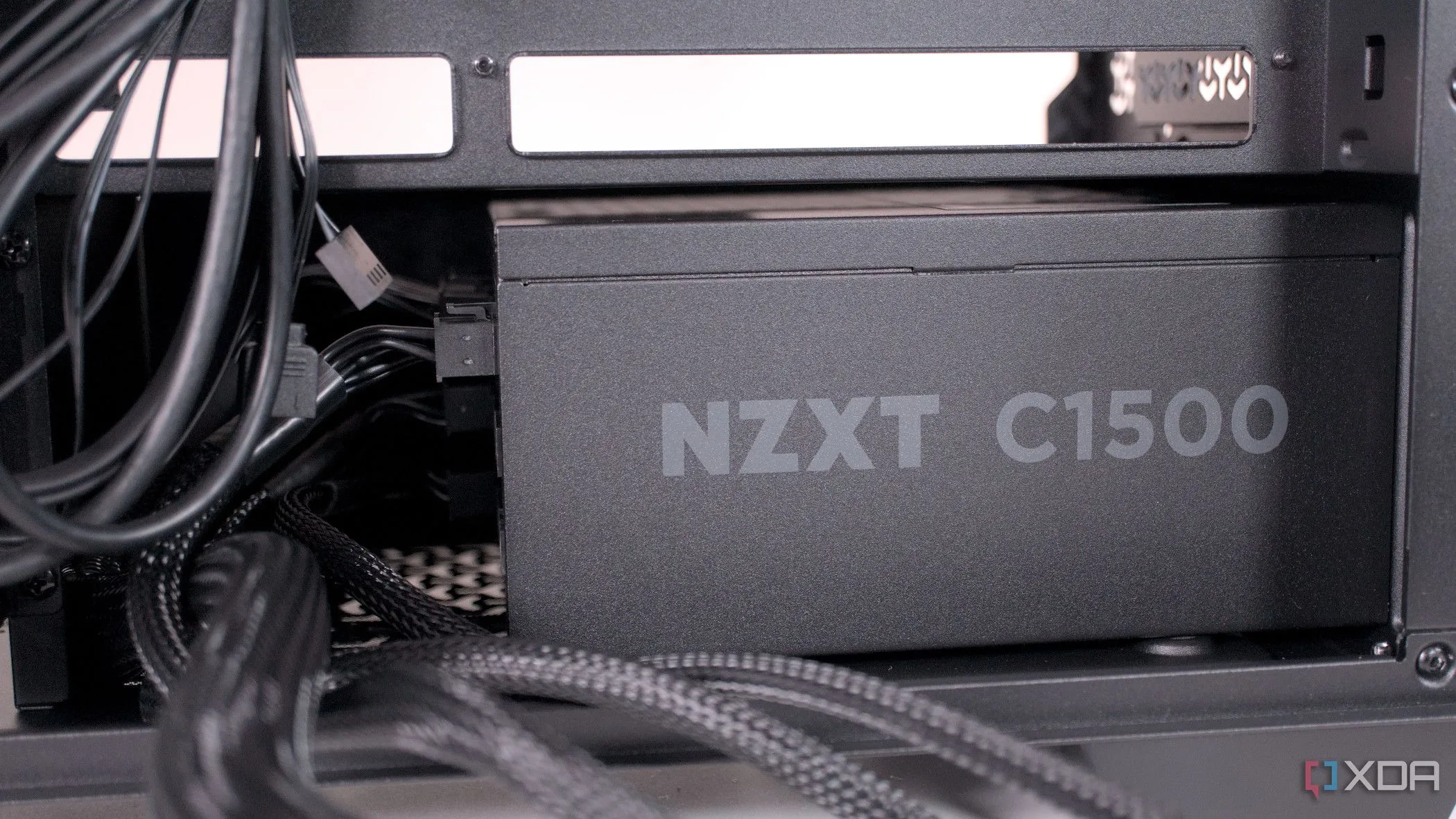Hình ảnh lắp đặt bộ nguồn PSU vào trong vỏ case Corsair 3500X ARGB