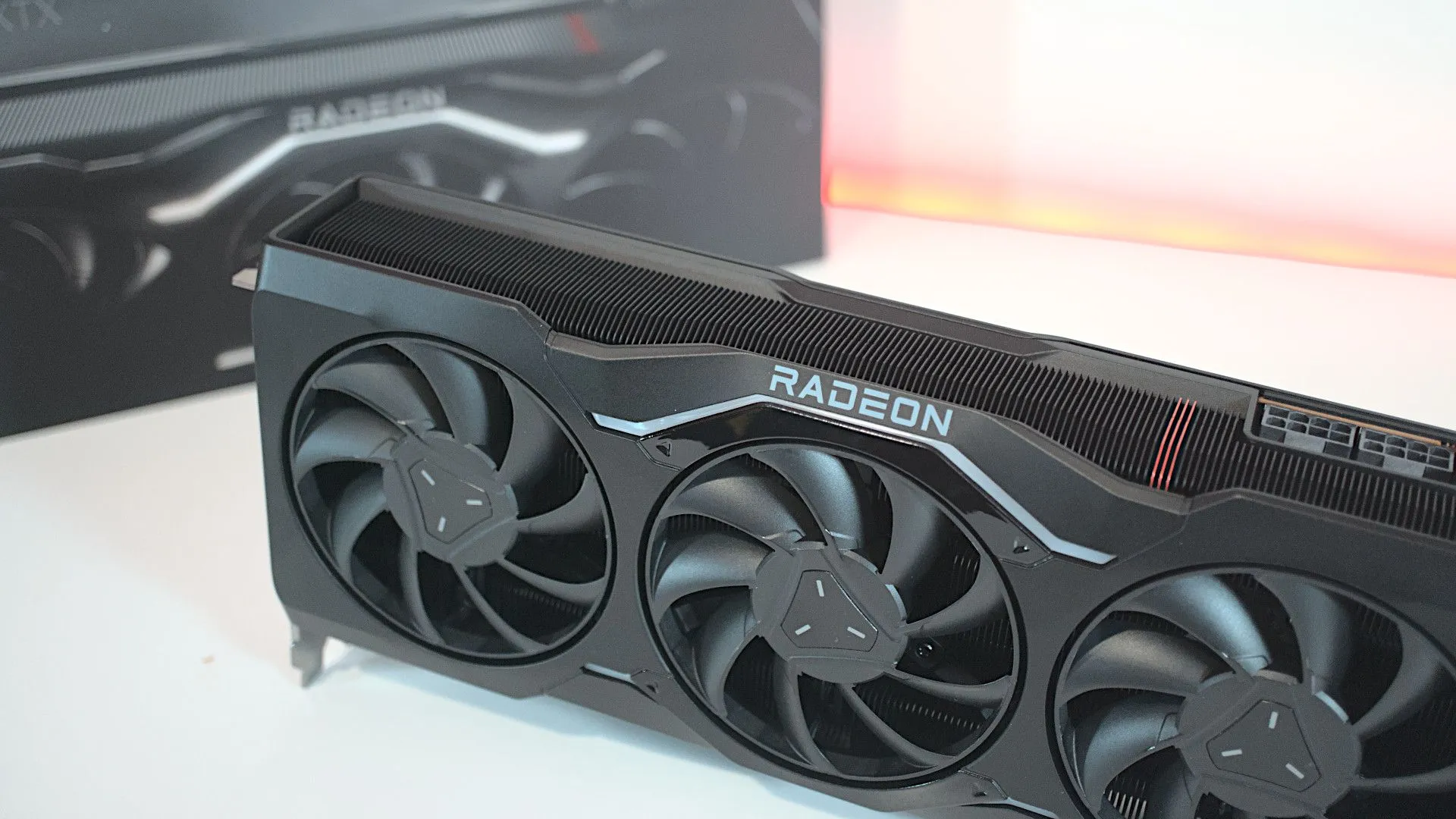 Hình ảnh render của card đồ họa AMD Radeon RX 7900 XTX