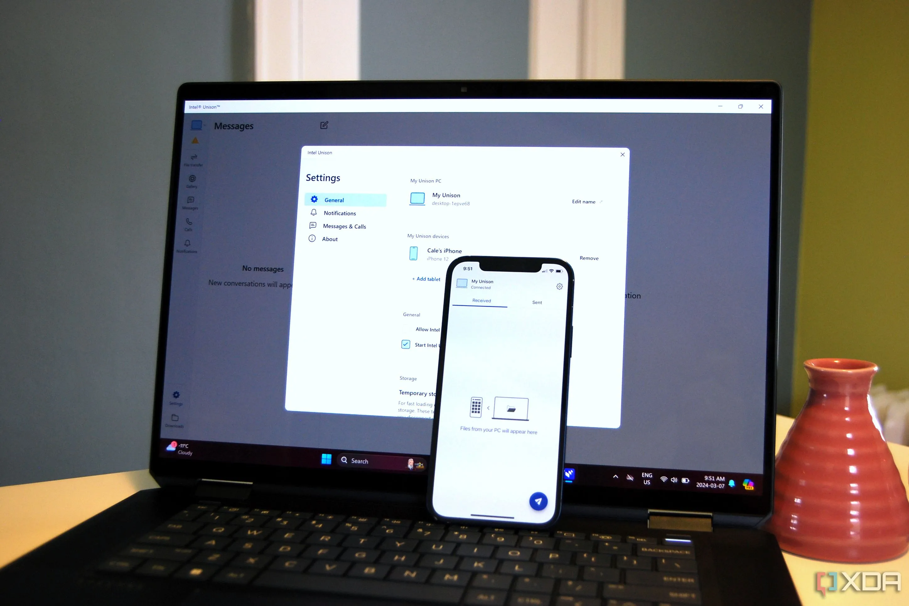 Intel Unison hoạt động trên laptop Spectre x360 và iPhone