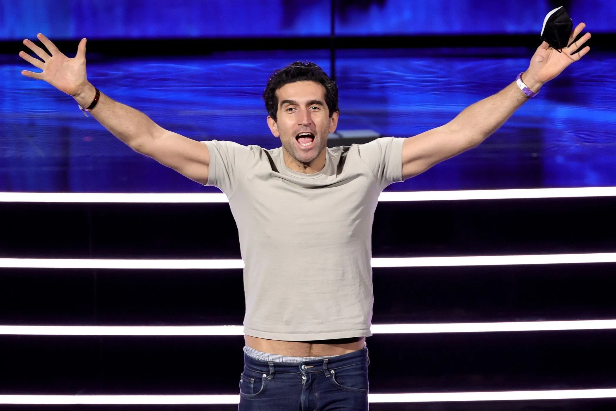 Josef Fares, người sáng lập Hazelight Studios, ăn mừng tại lễ trao giải Game Awards khi game của họ chiến thắng