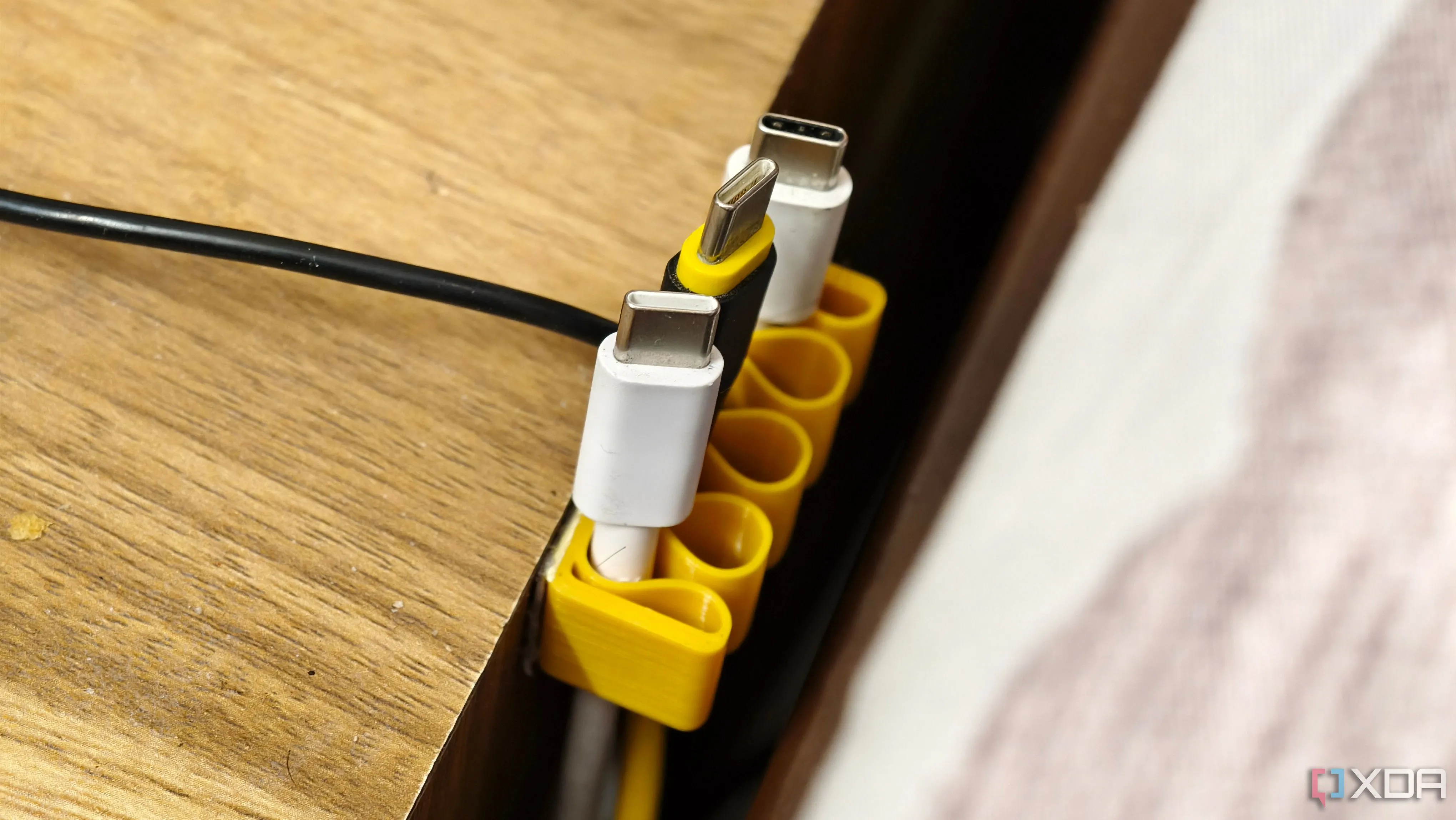 Kẹp giữ cáp được in 3D, một giải pháp sáng tạo để sắp xếp và giữ cố định các sợi cáp máy tính