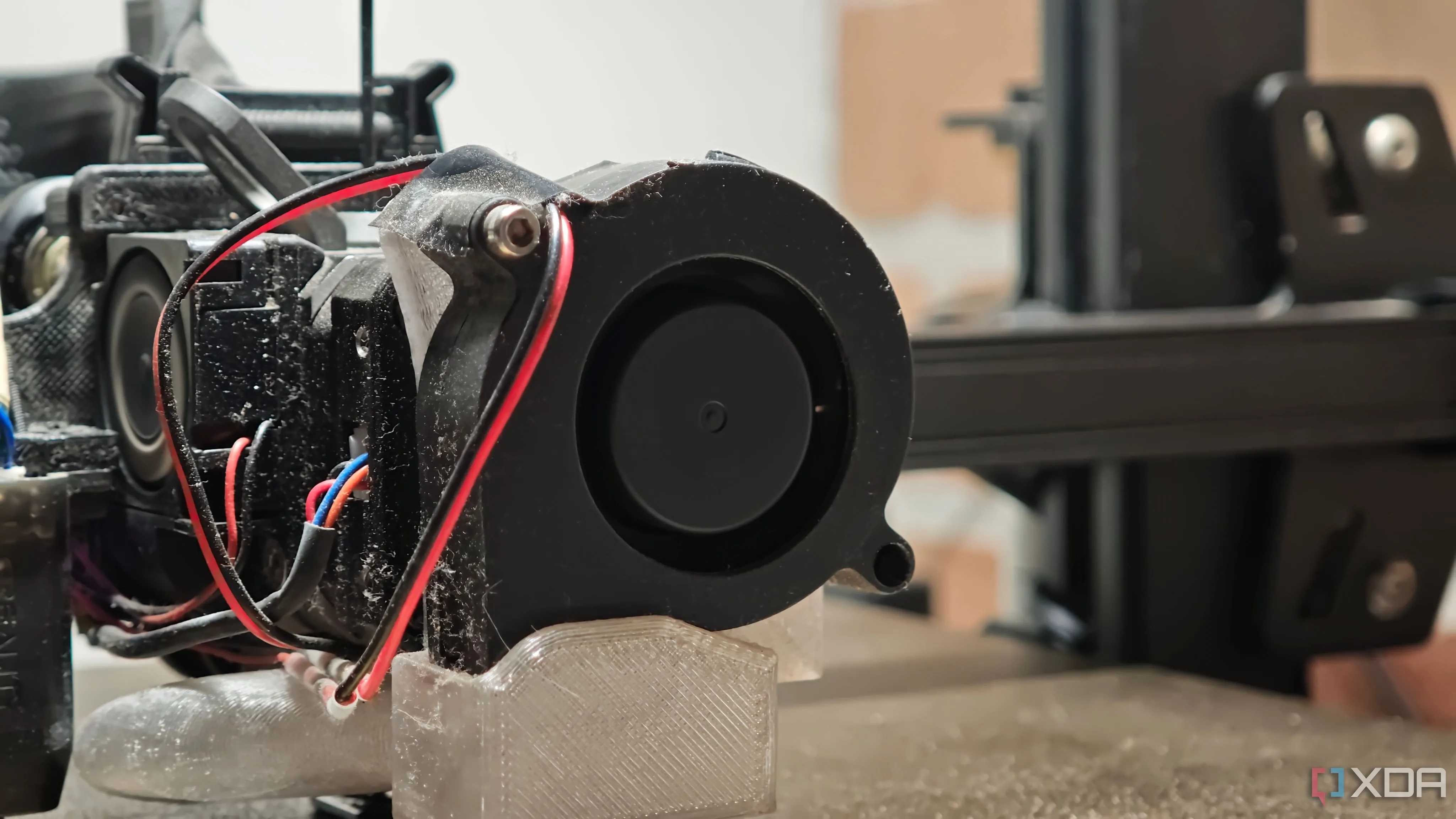 Kiểm tra quạt tản nhiệt máy in 3D để tìm vật cản