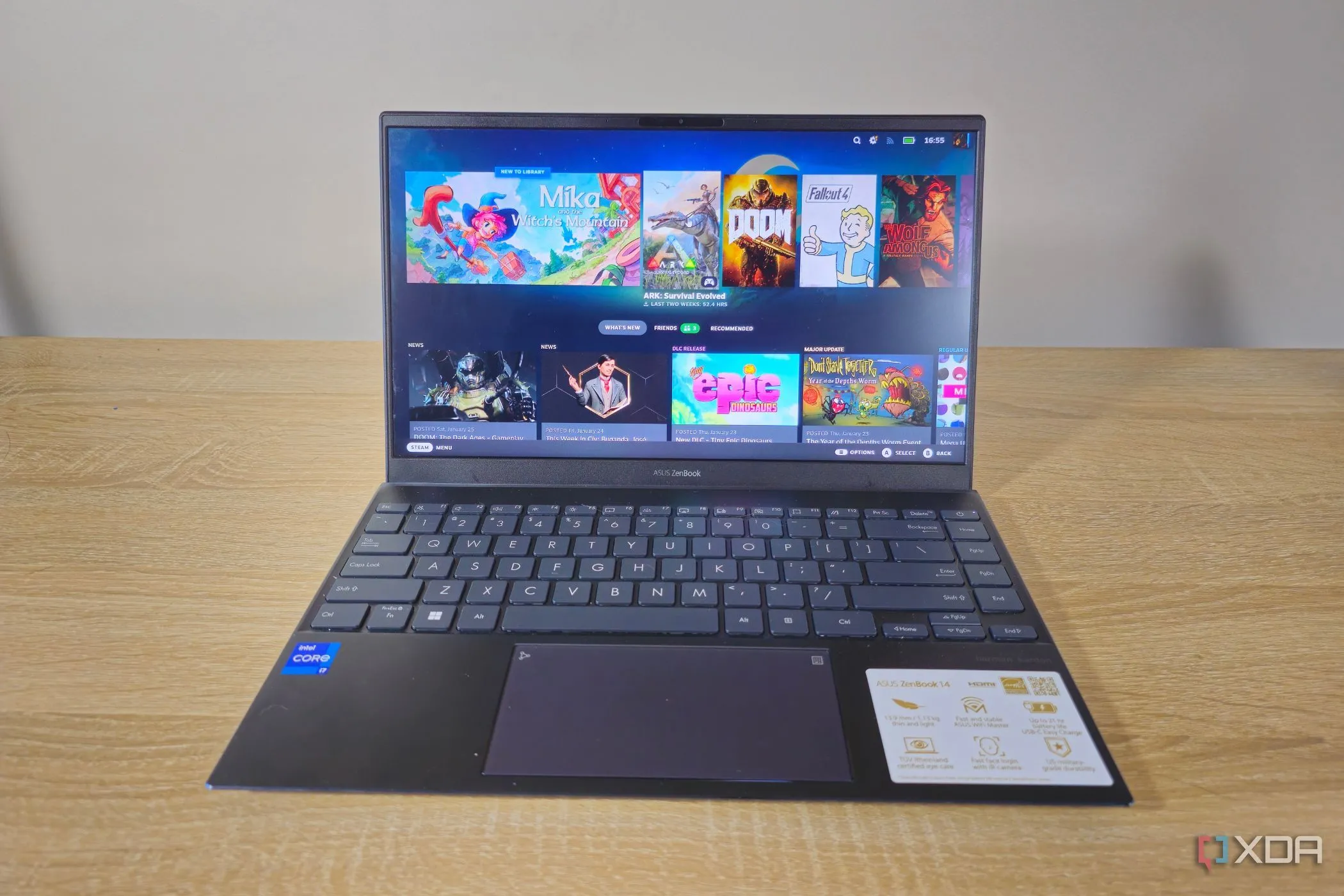 Laptop hiển thị chế độ Steam Big Picture với nhiều tựa game