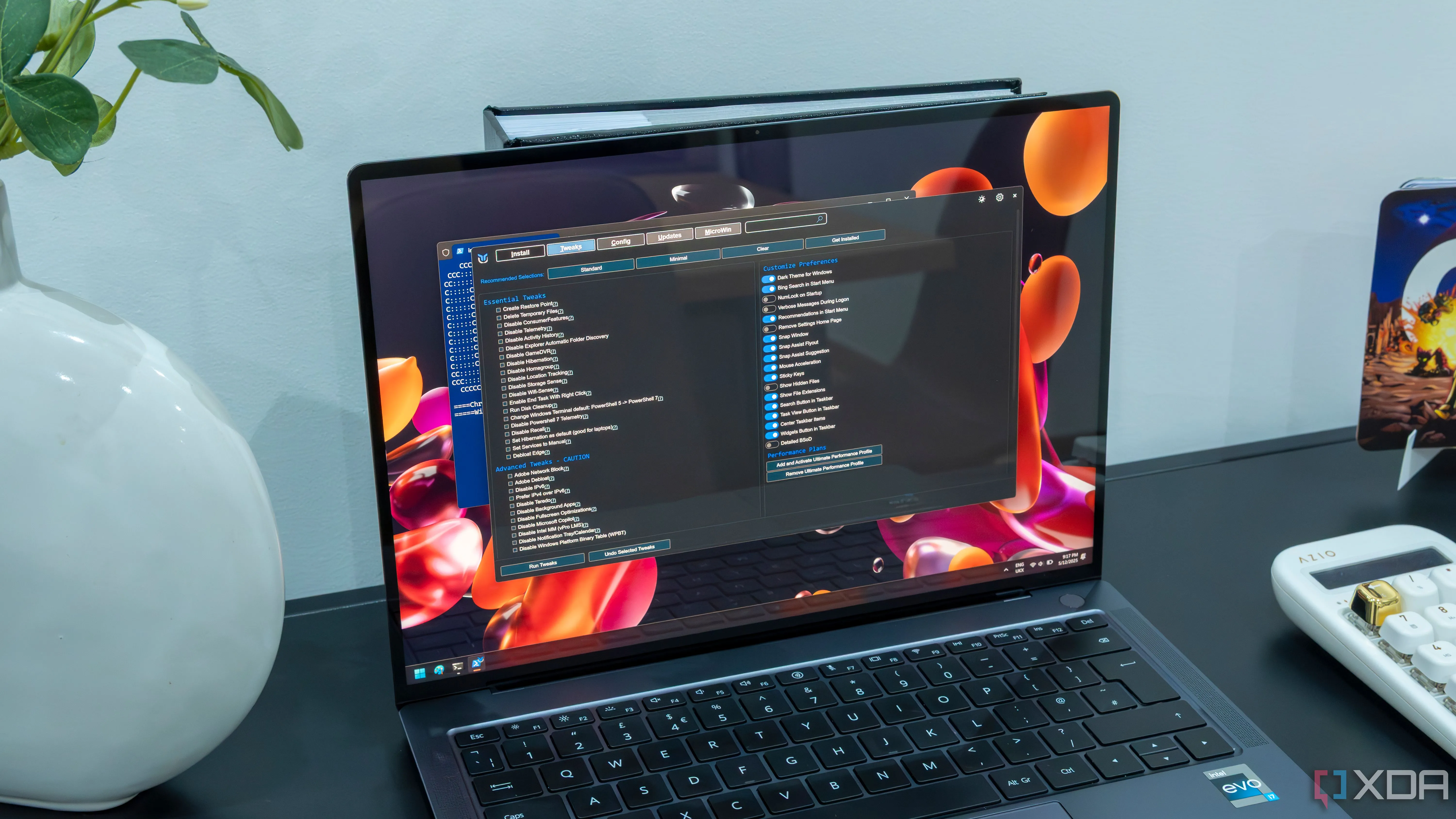 Laptop Windows 11 chạy Chris Titus Tech