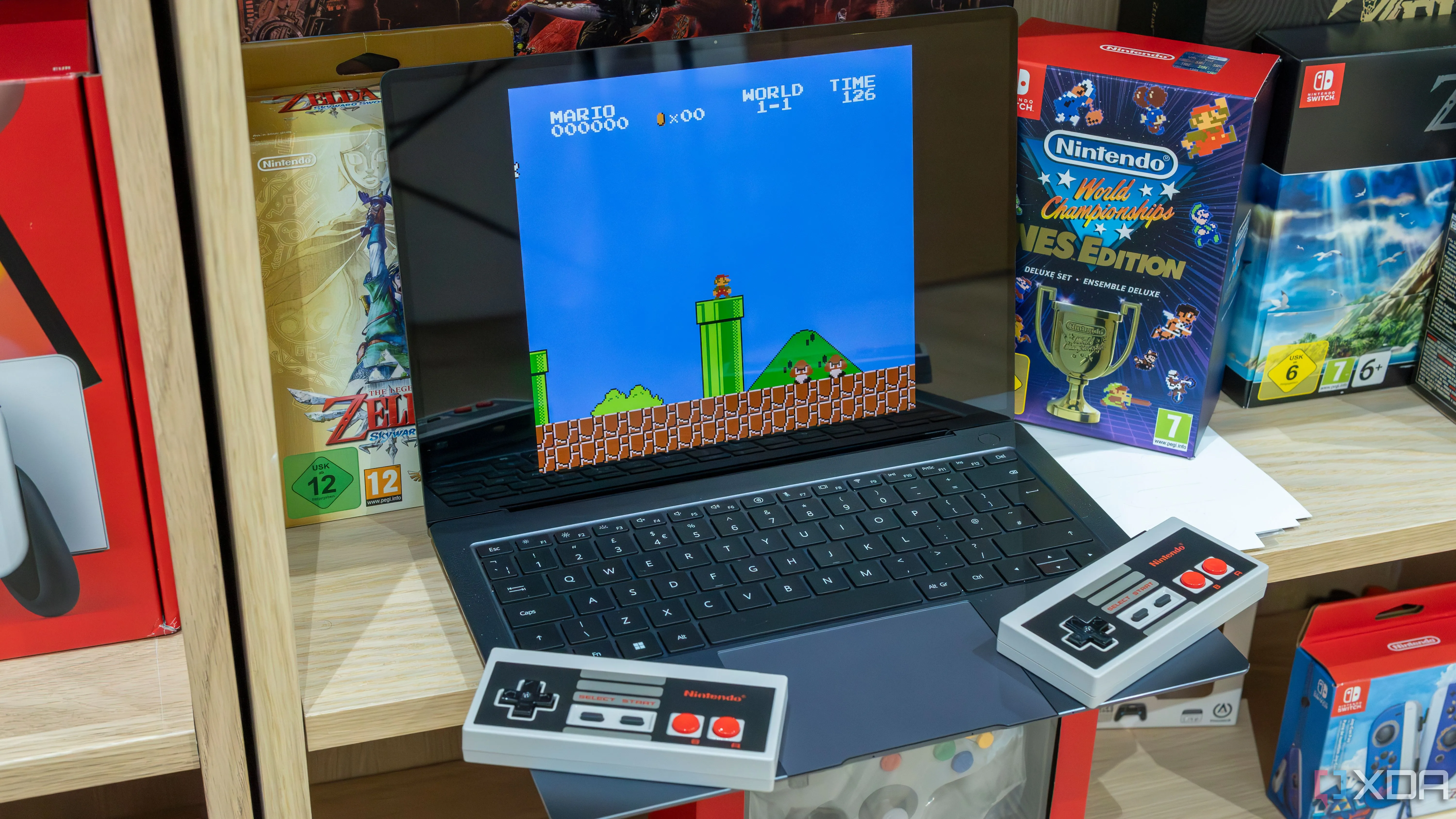 Laptop Windows 11 chạy giả lập Super Mario Bros cùng hai tay cầm NES retro