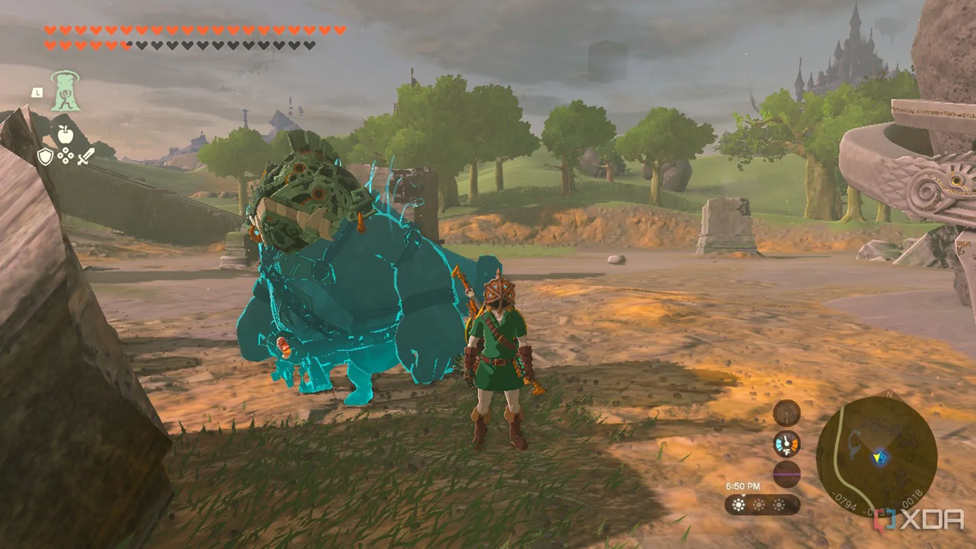 Link và bạn đồng hành Yunobo đeo mặt nạ Thần thú phù hợp trong Zelda: Tears of the Kingdom