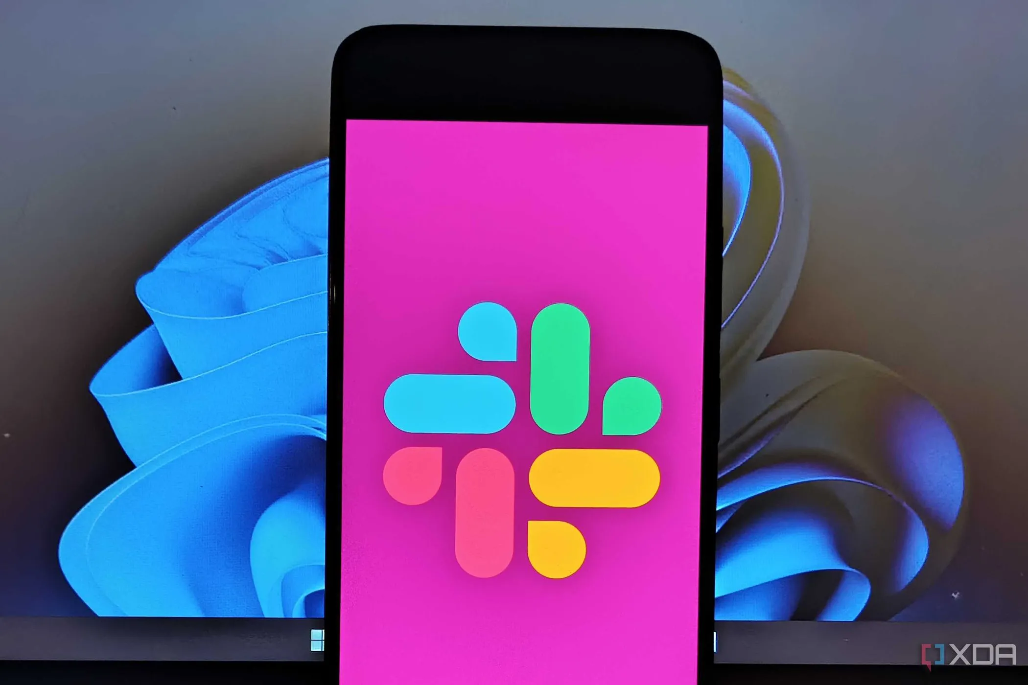 logo Slack trên điện thoại di động