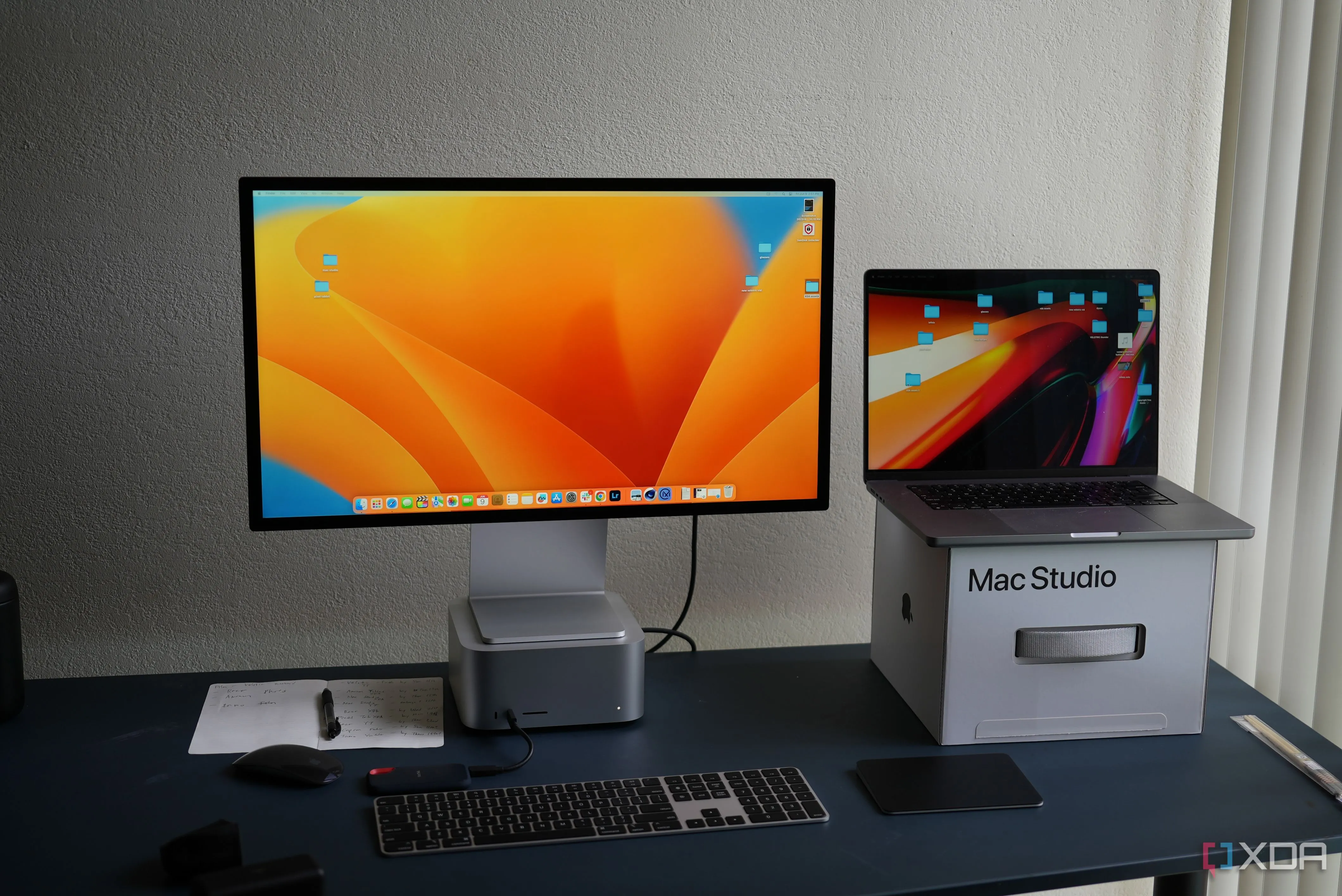 Mac Studio và MacBook Pro đặt cạnh nhau, minh họa sức mạnh của chip M Apple cho các tác vụ CAD và thiết kế 3D