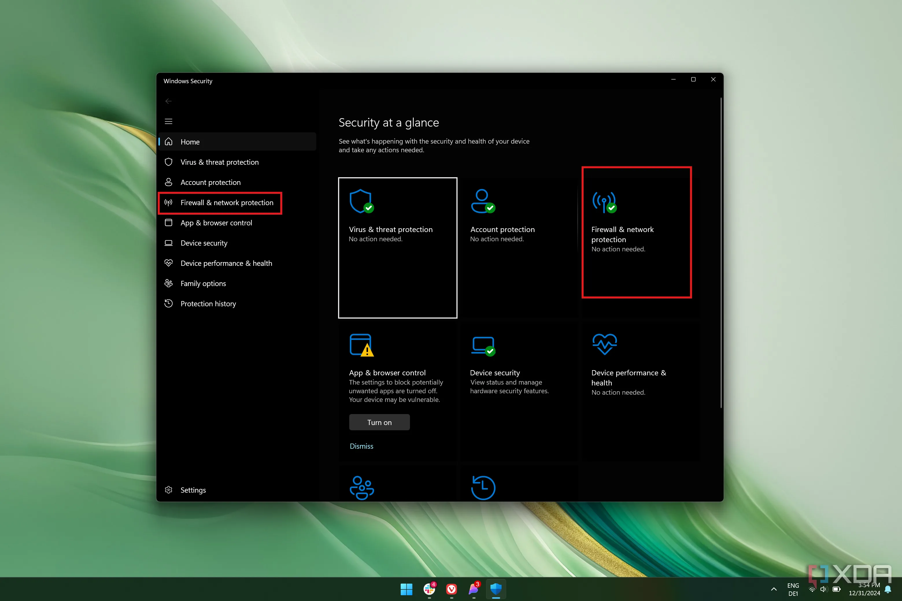 Màn hình chính Windows Security với nút Firewall &amp; network protection được làm nổi bật