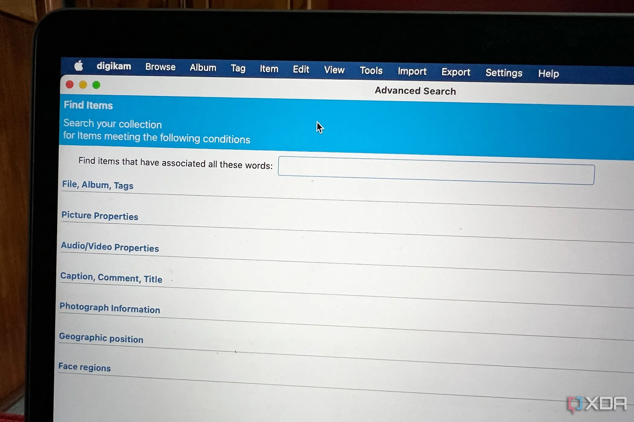 Màn hình chức năng tìm kiếm của DigiKam với các tùy chọn lọc đa dạng như loại file, metadata và thẻ, giúp người dùng dễ dàng tìm kiếm ảnh.