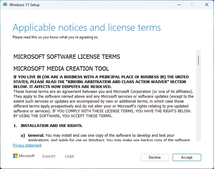 Màn hình Công cụ tạo phương tiện cài đặt Windows 11 hiển thị thỏa thuận cấp phép