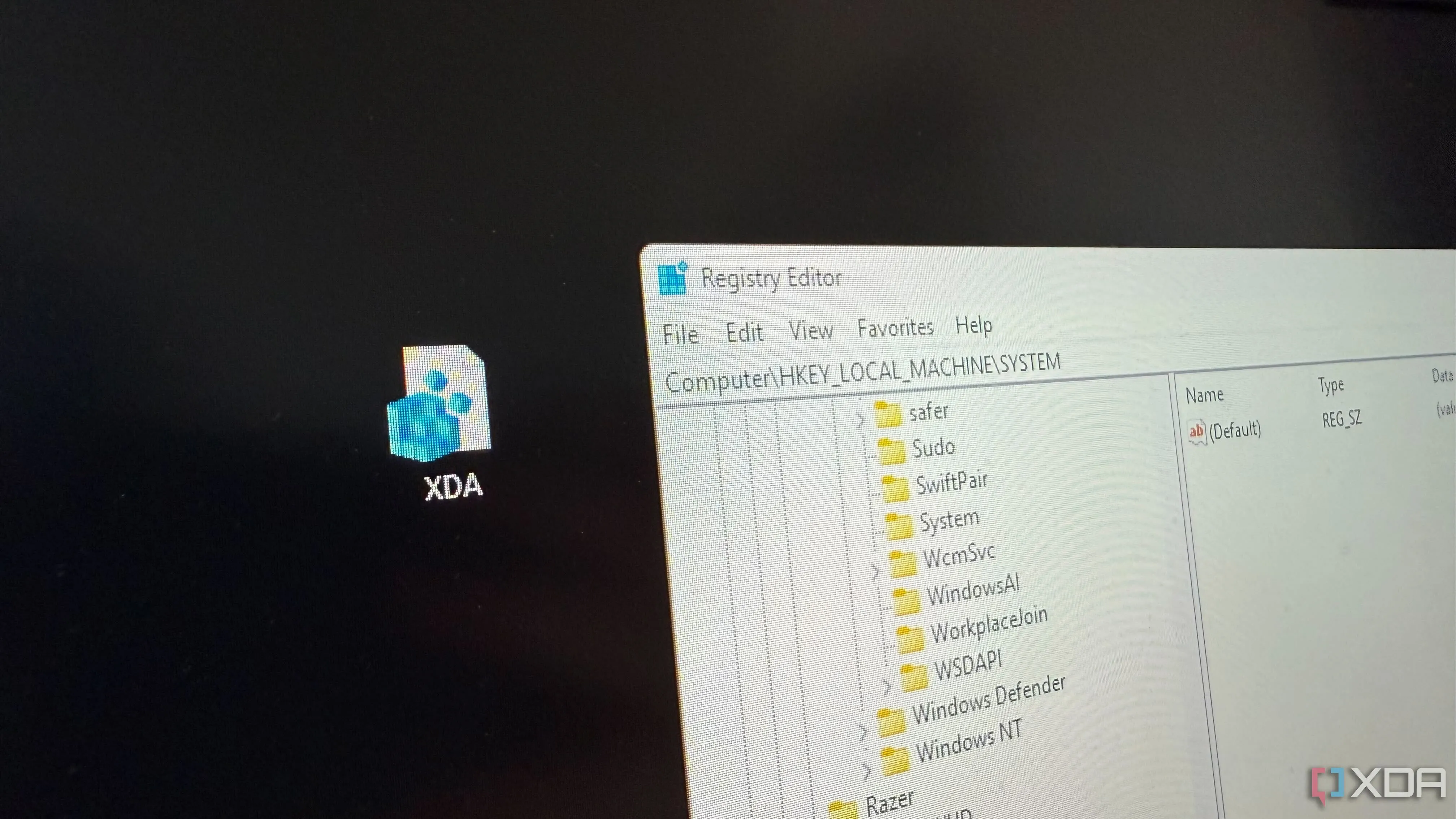 Màn hình hiển thị cửa sổ Registry Editor trên Windows 11