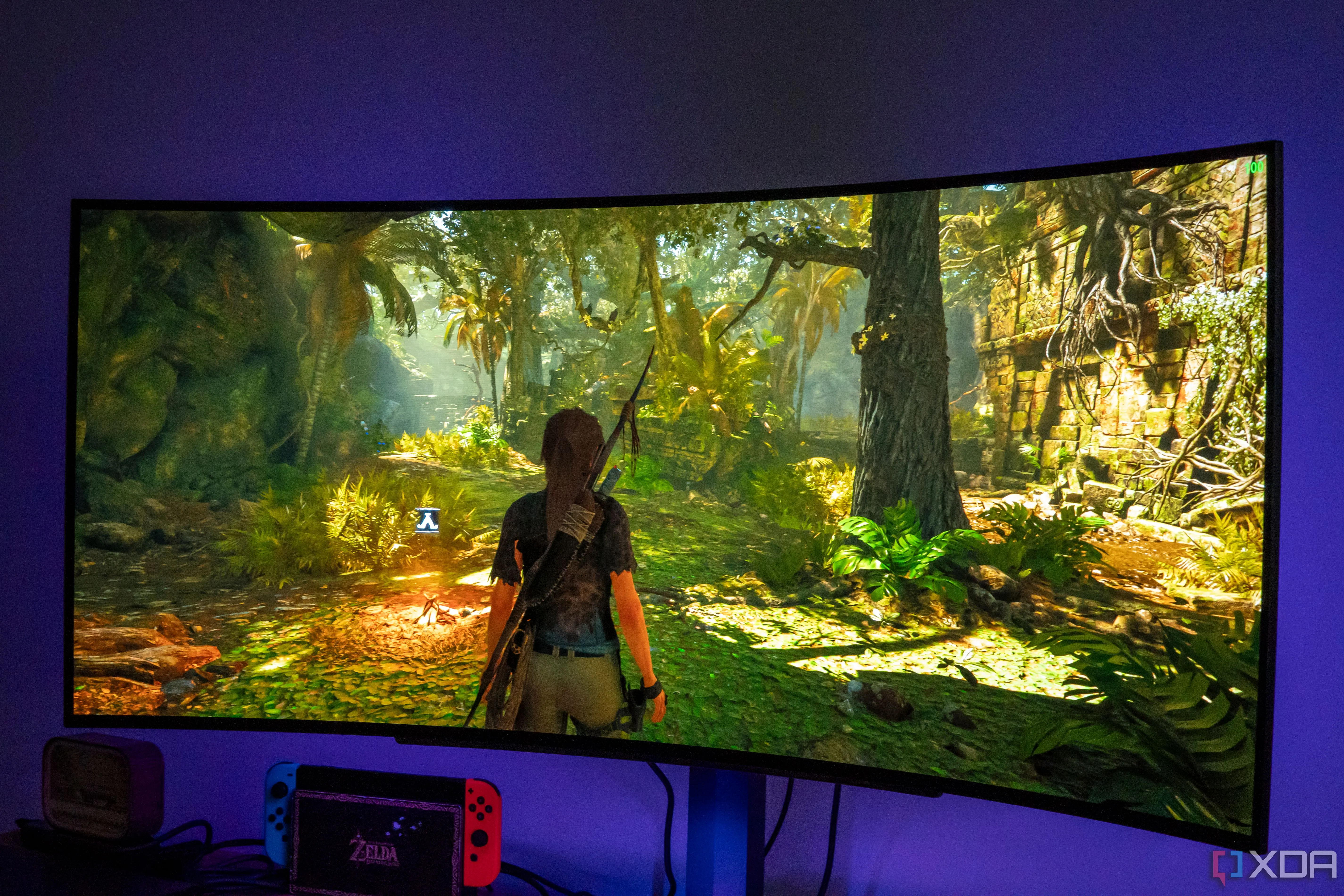 Màn hình LG UltraGear 45GR95QE hiển thị cảnh game Shadow of the Tomb Raider, minh họa trải nghiệm game PC hiện đại nhưng có thể thiếu đổi mới